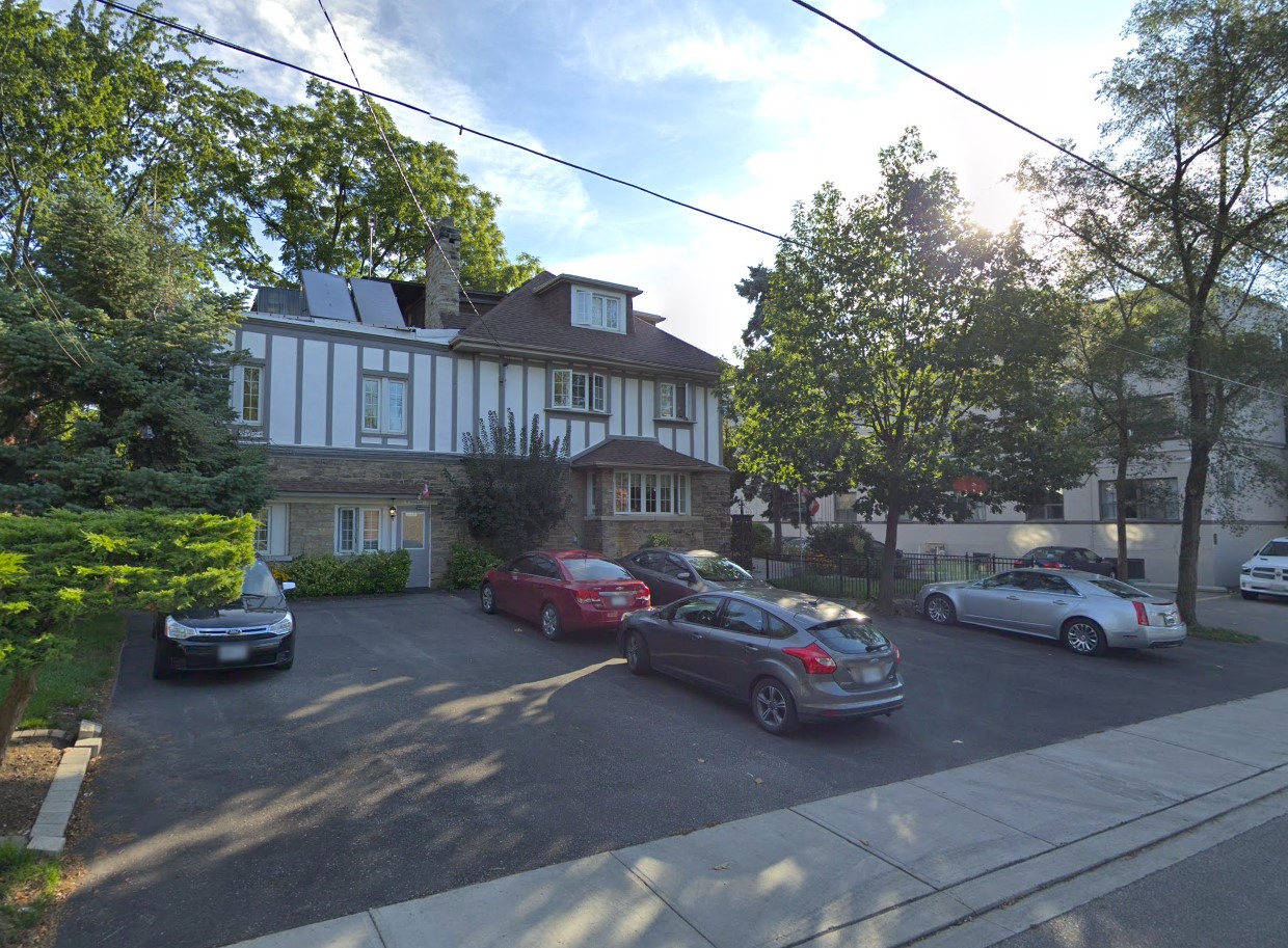 5 Woodlawn Avenue, Mississauga, ON L5G 3K4 — photo 1