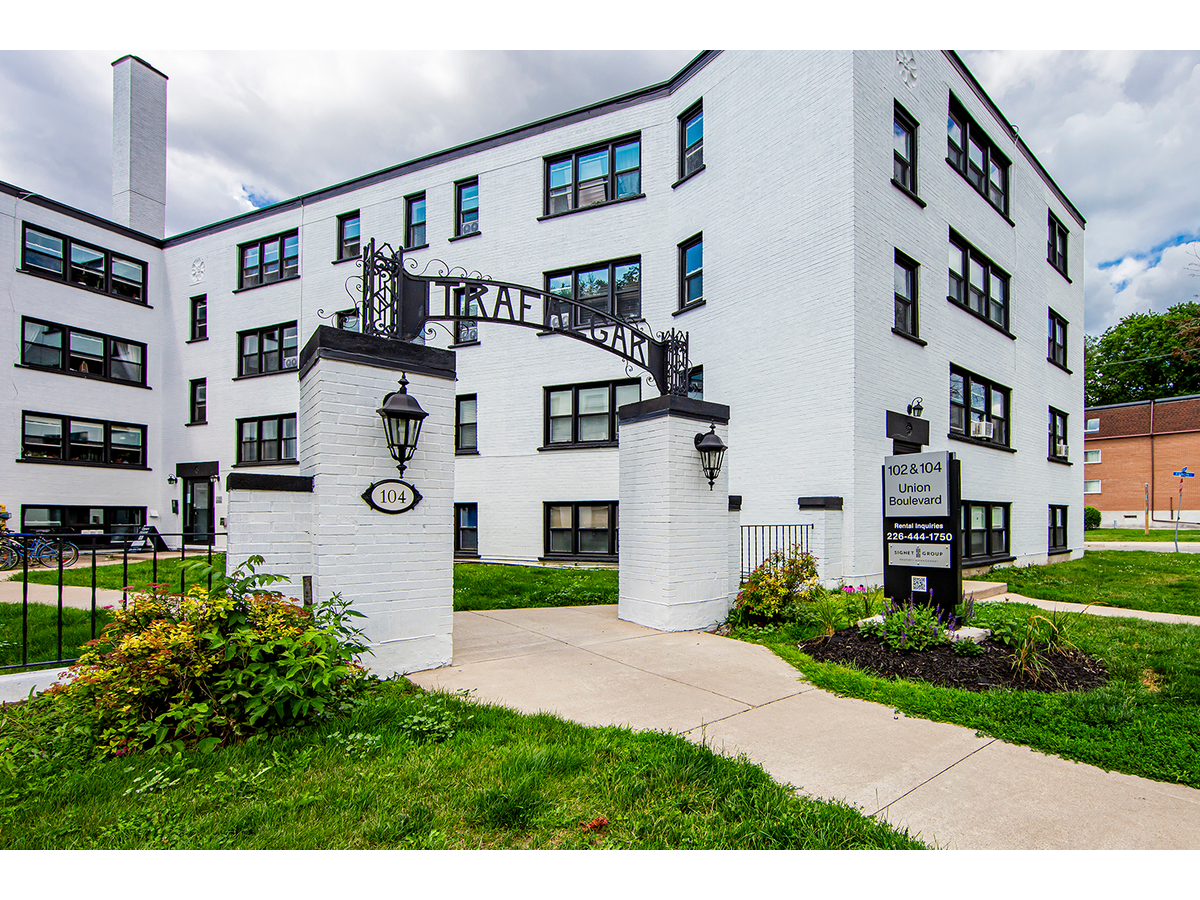 102 & 104 Union Blvd, Kitchener, ON N2M 2R9 — photo 1