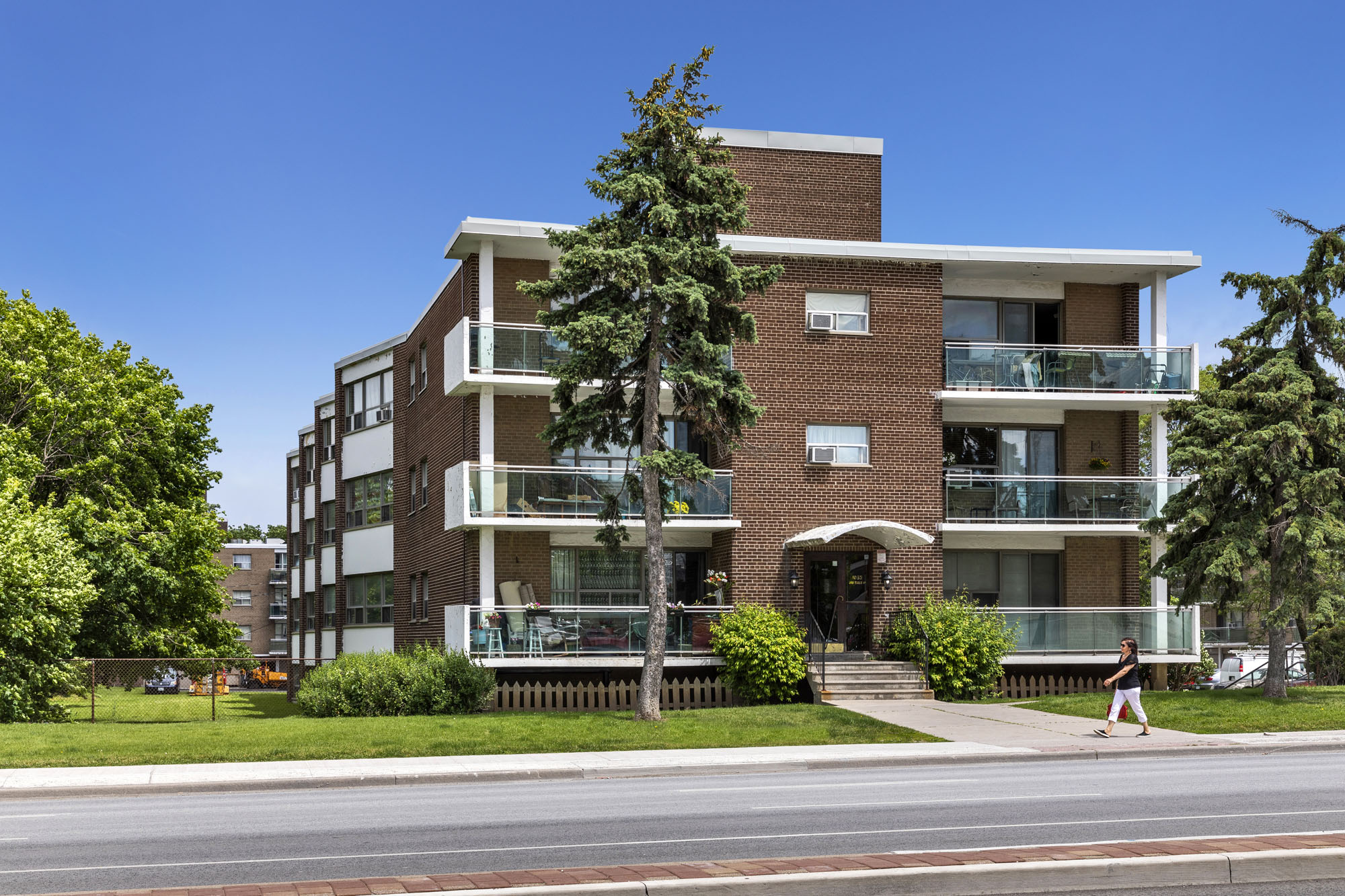 1053 Don Mills Rd., North York, ON M3C 1W7 — photo 2