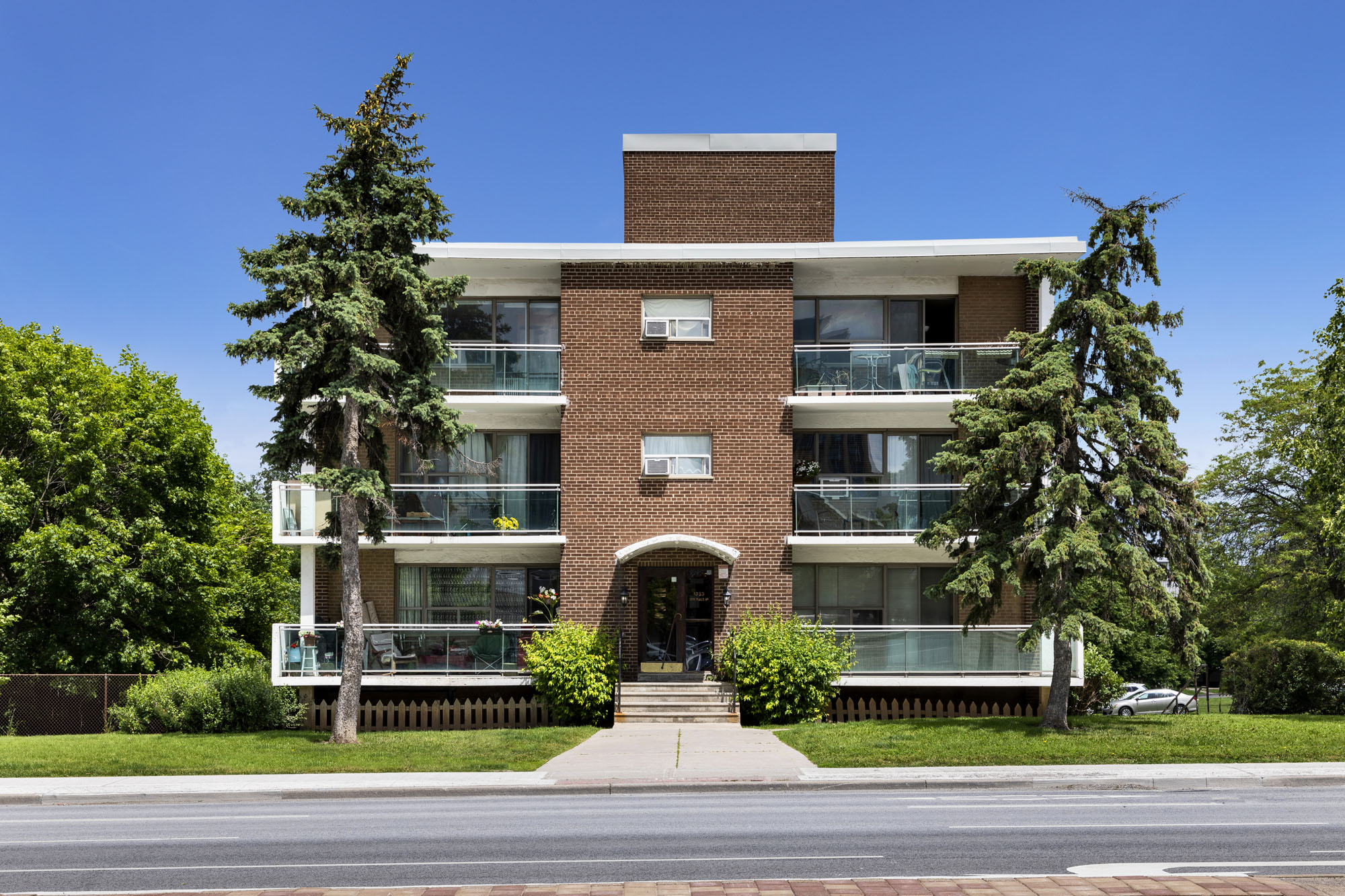 1053 Don Mills Rd., North York, ON M3C 1W7 — photo 3