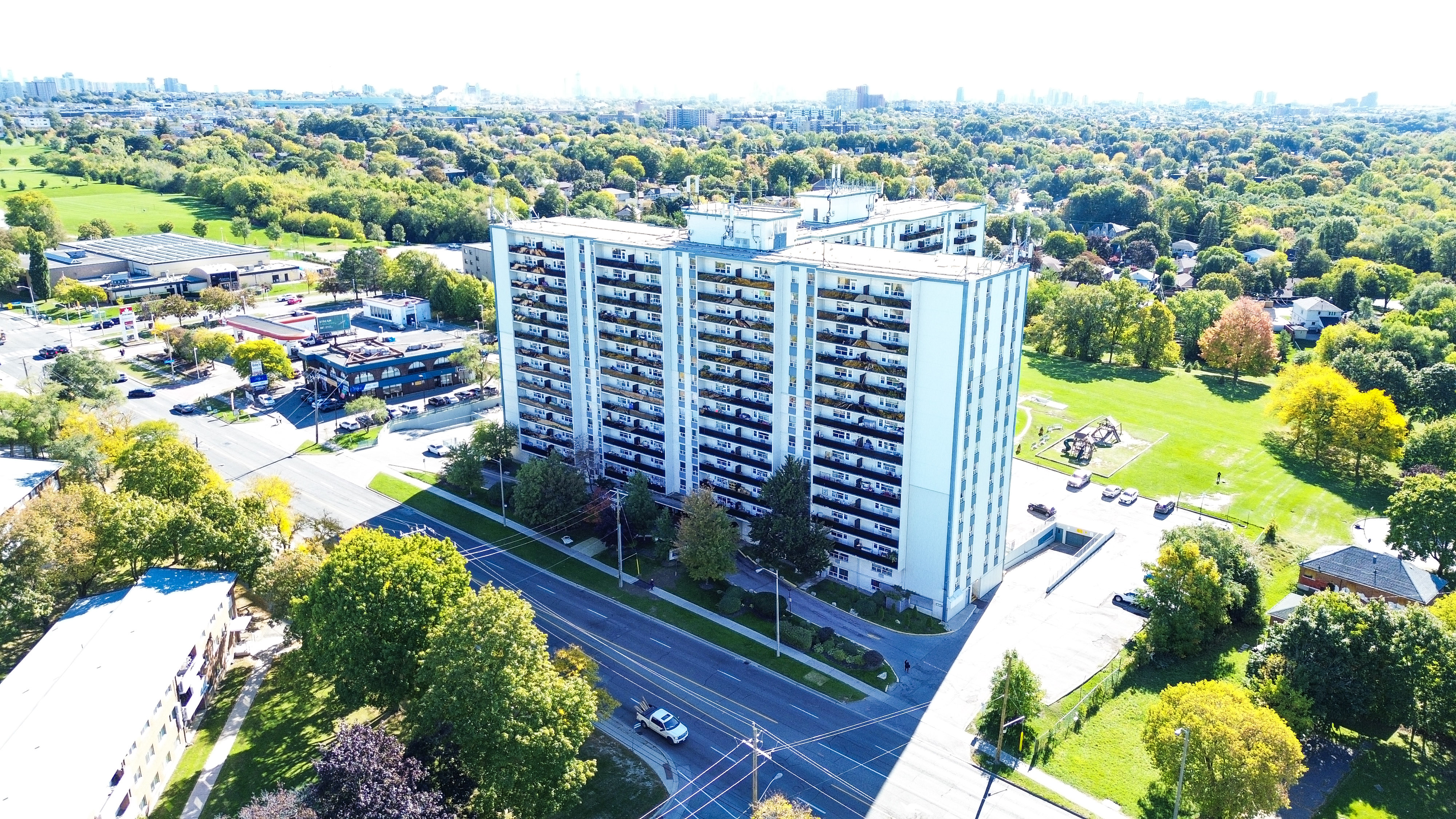 1577 Lawrence Avenue West, North York, ON M6L 1C4 — photo 2