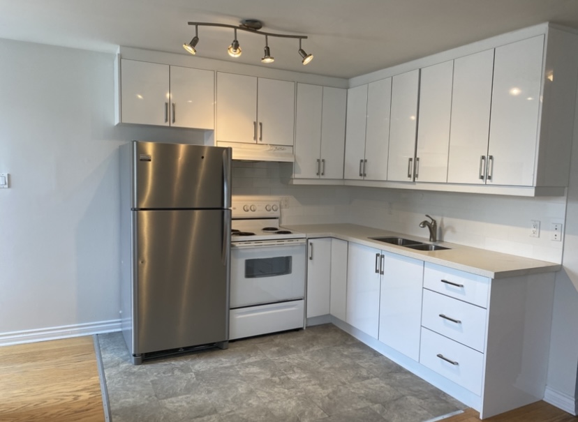 998 Queen Street East, Toronto, ON M4M 1K1 — photo 1