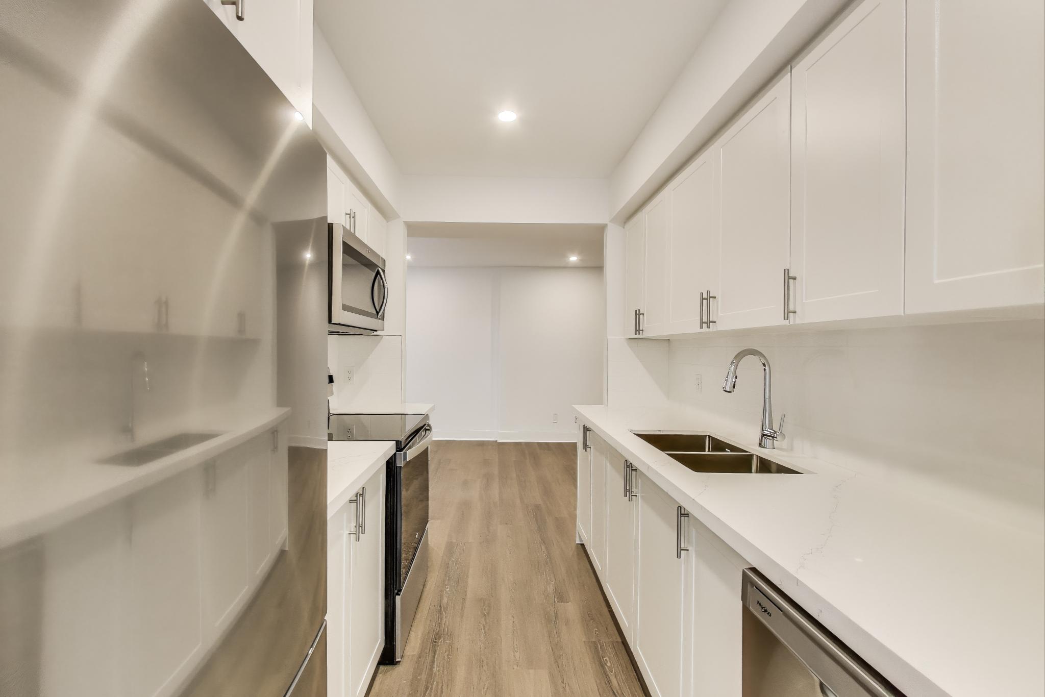 390 - 400 Woodsworth Road, North York, ON M2L 2T9 — photo 2