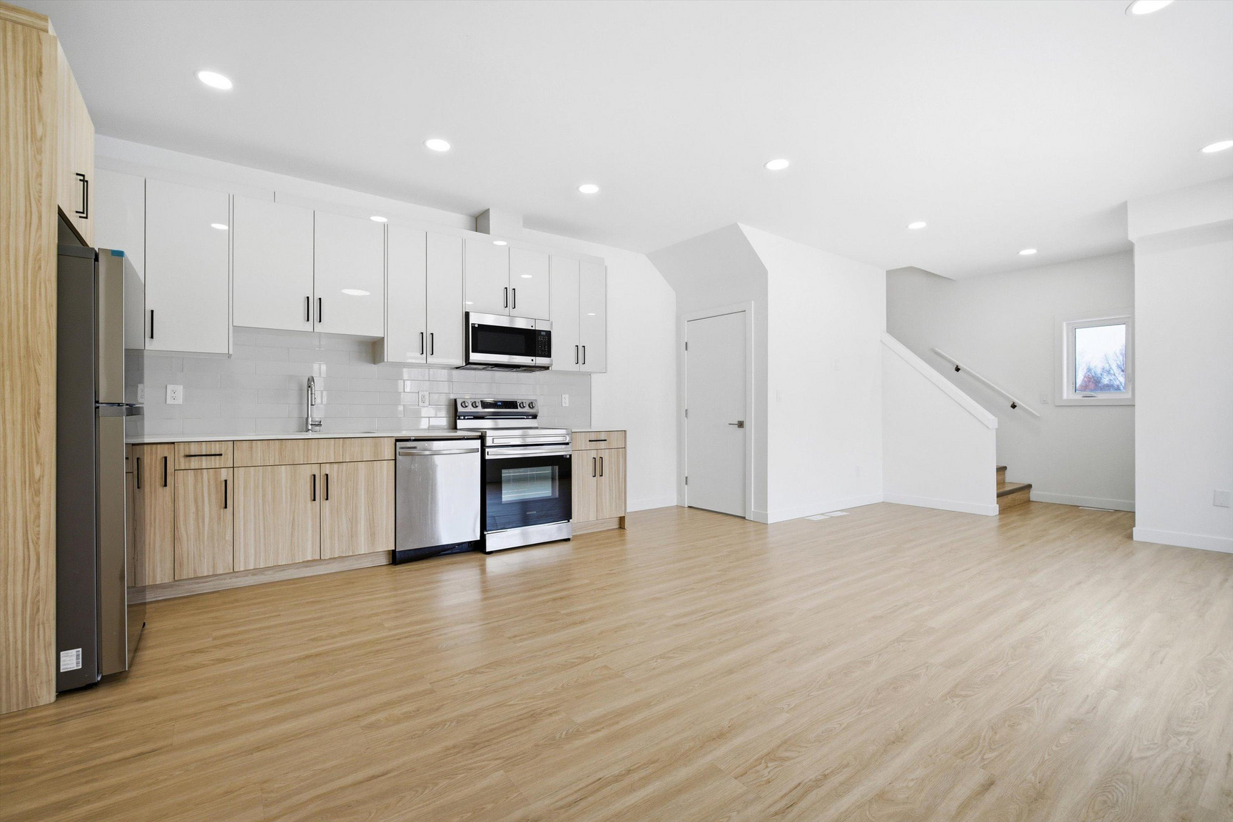 2 Villeneuve Blvd