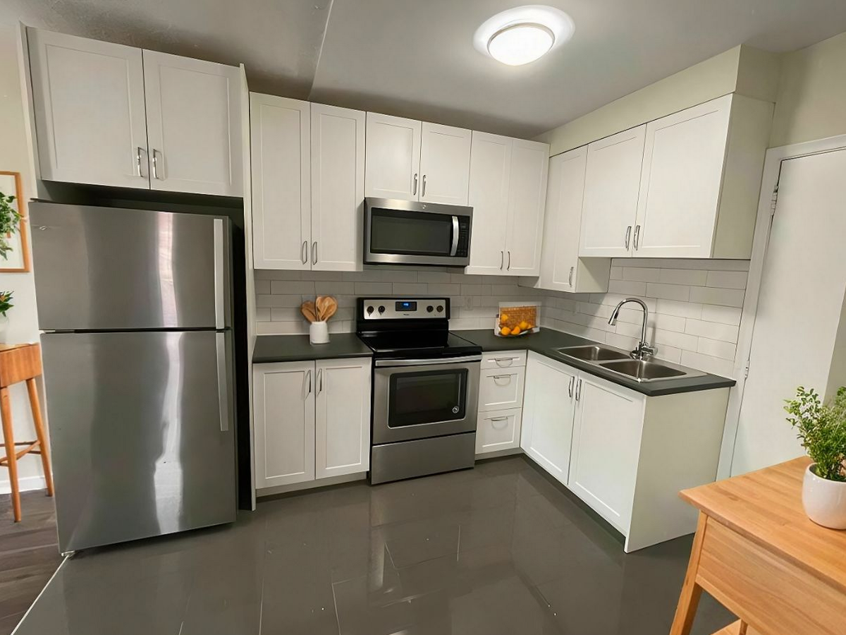 245 Howland Avenue - Photo 2