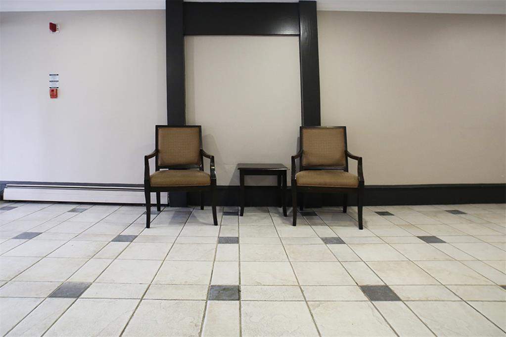 Gemini Towers Apartments - Photo 4