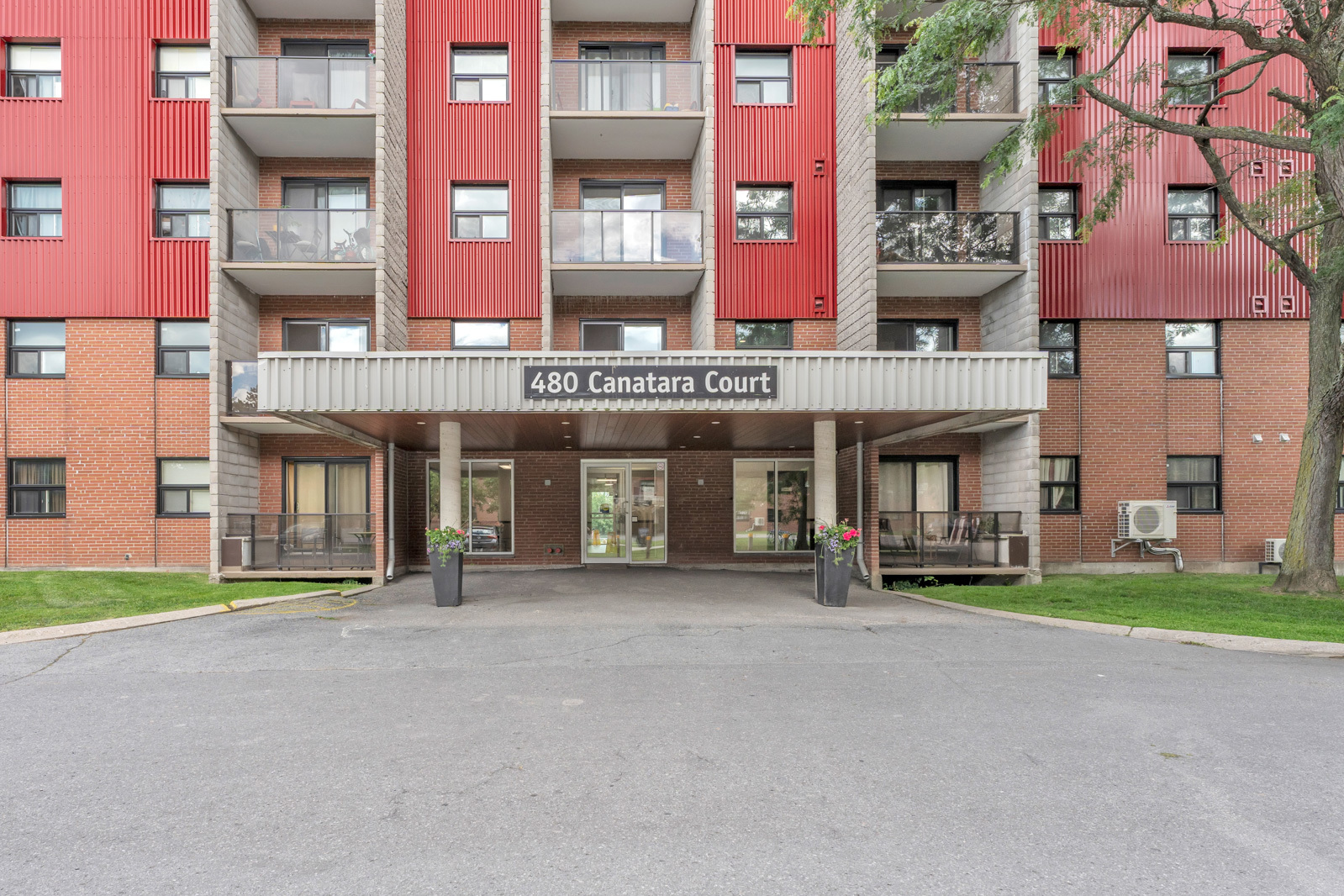 Lasalle I & II Apartments - Photo 3