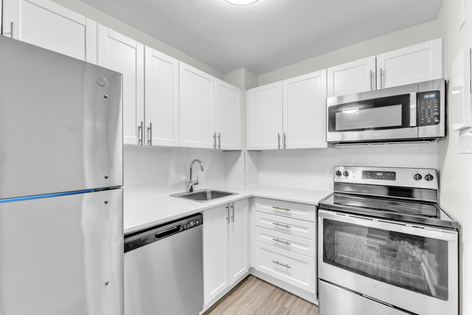 Lasalle I & II Apartments - Photo 13
