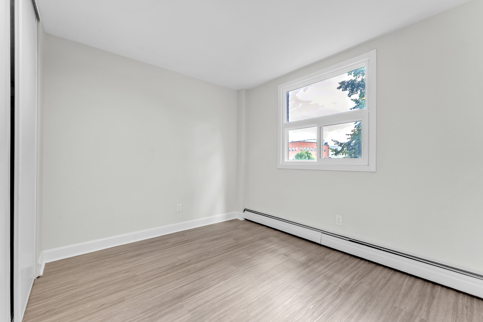 Lasalle I & II Apartments - Photo 15