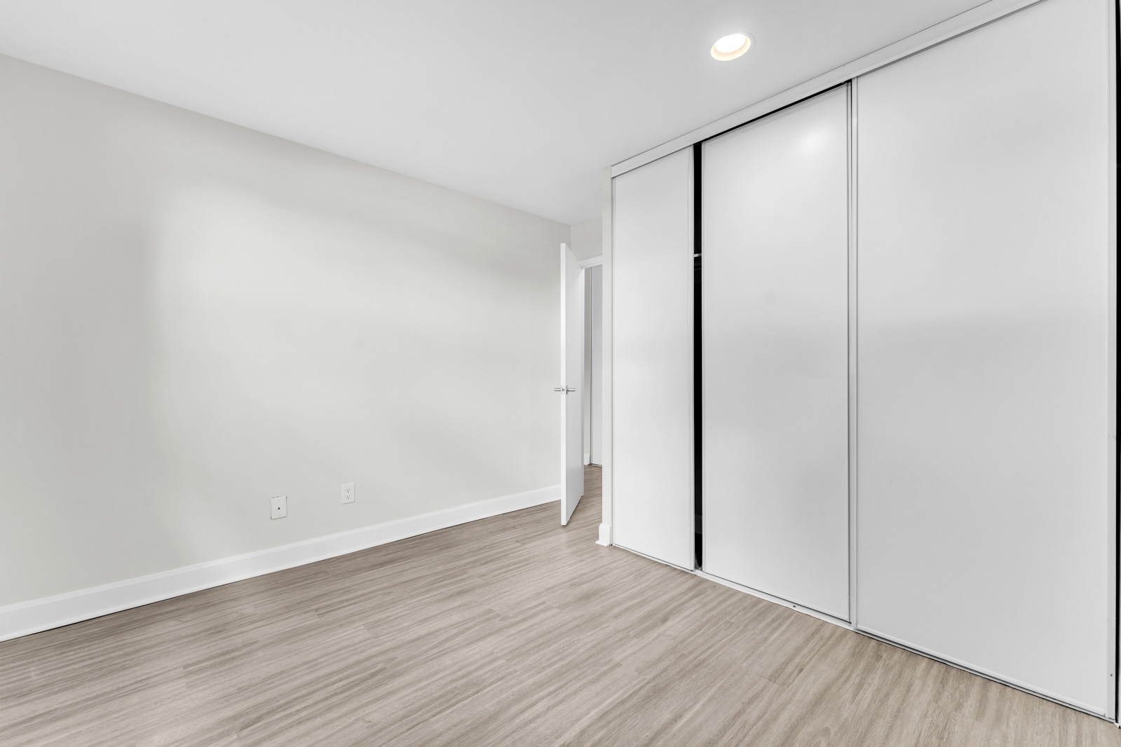 Lasalle I & II Apartments - Photo 16