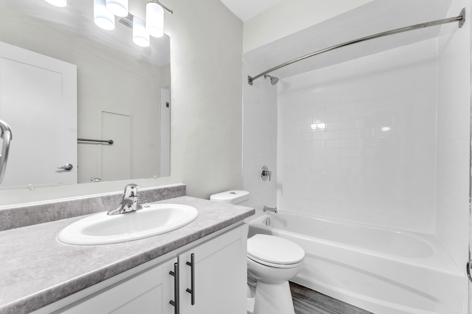 Lasalle I & II Apartments - Photo 17