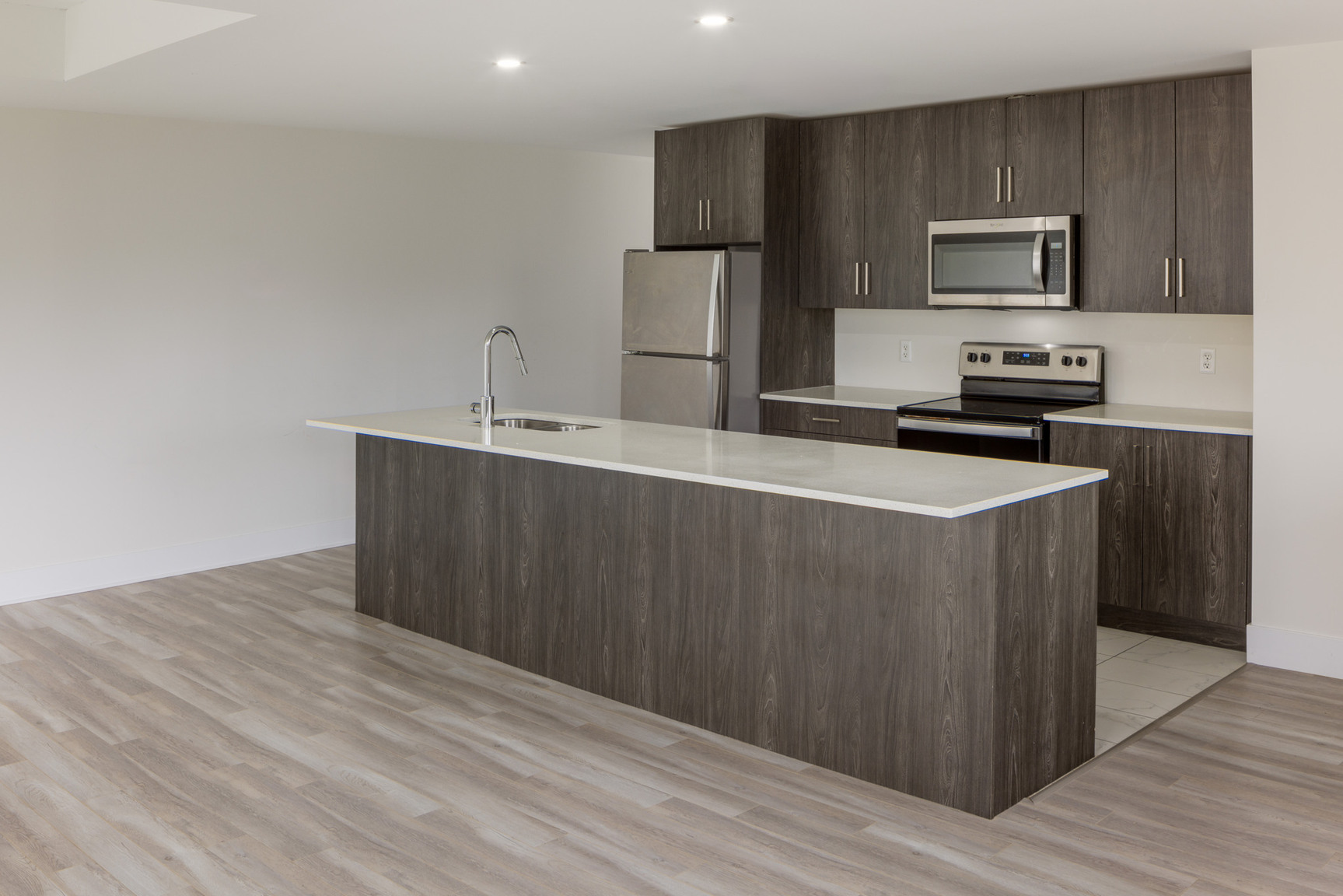 The Ashton Apartments - Photo 9