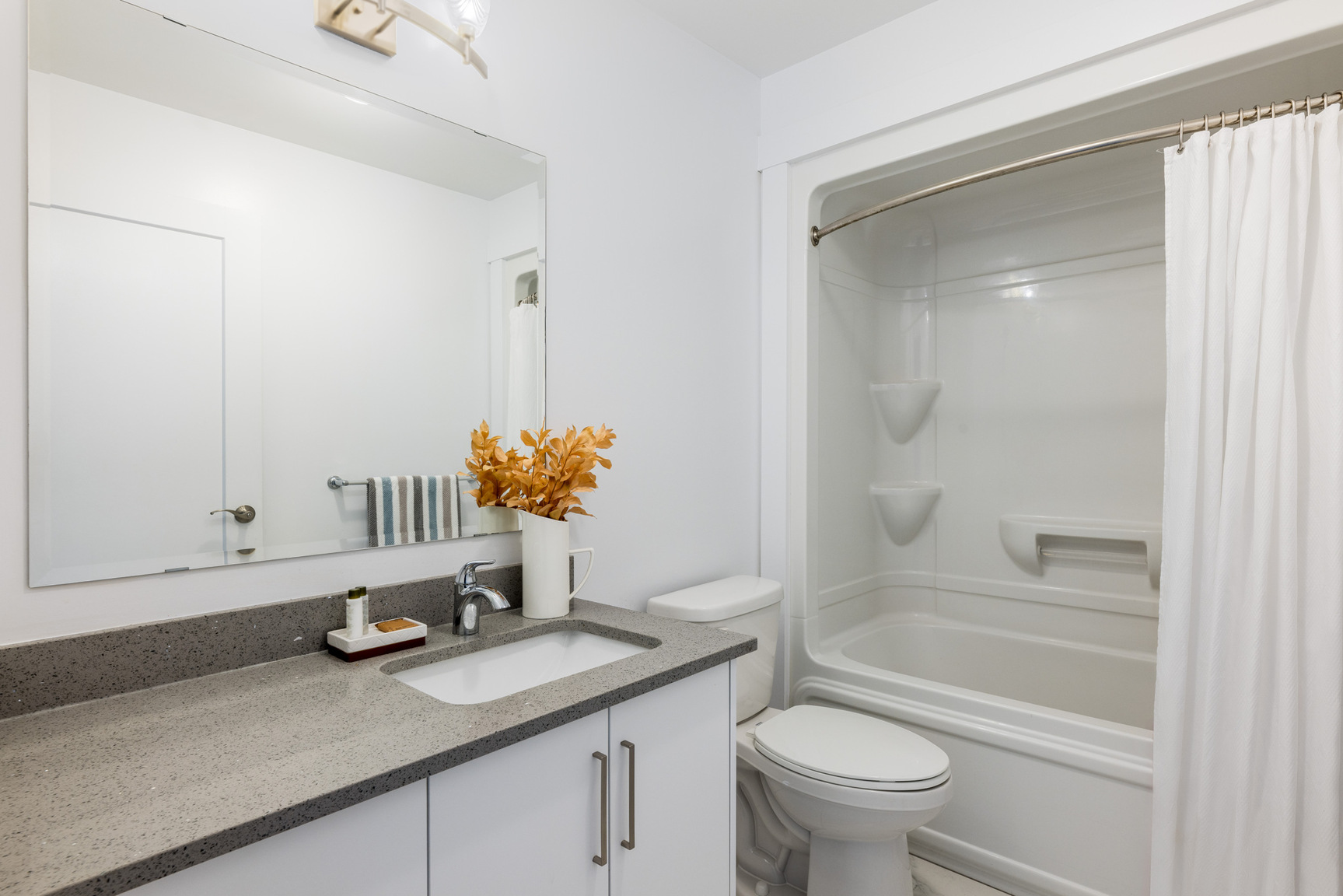 The Ashton Apartments - Photo 16