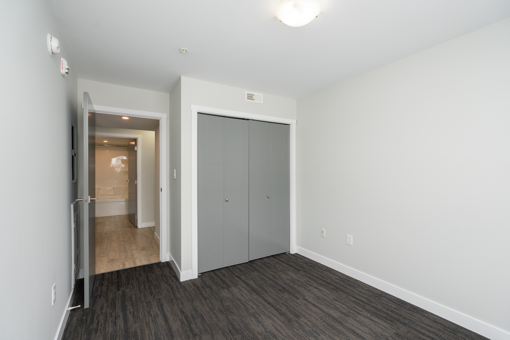 Waterford Village Apartments - Photo 19
