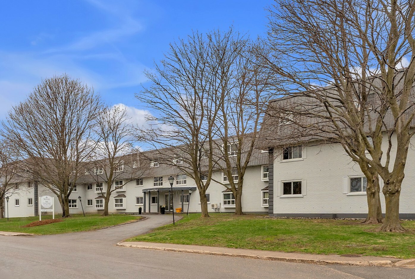 Frontenac Arms Apartments - Photo 2