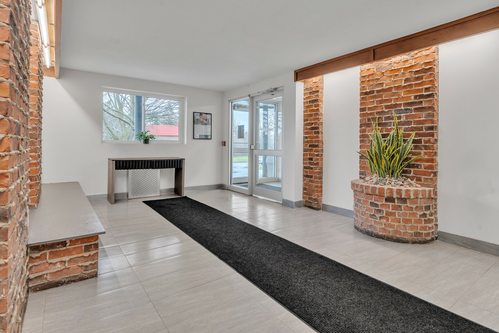 Frontenac Arms Apartments - Photo 3