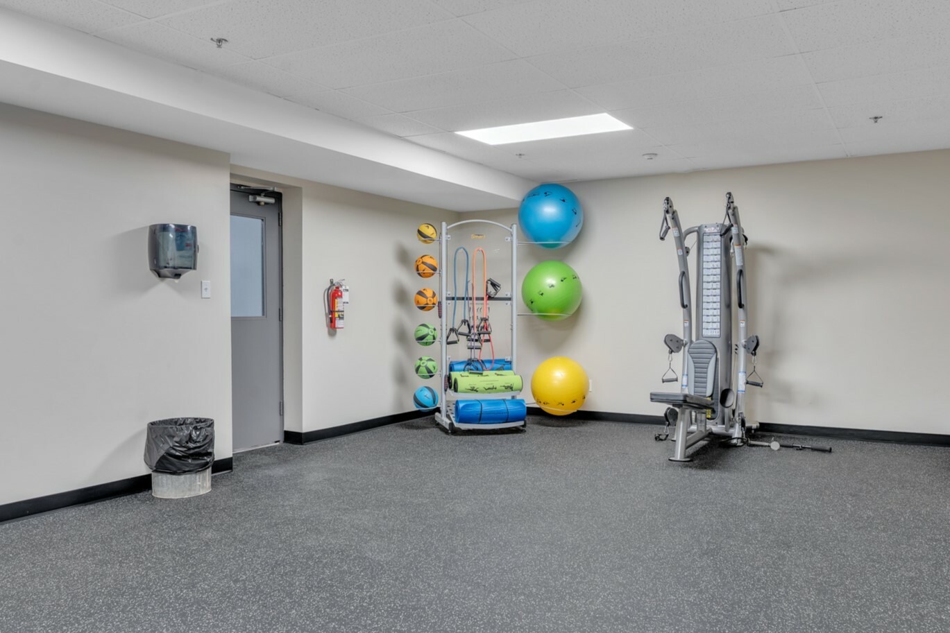 Frontenac Arms Apartments - Photo 4