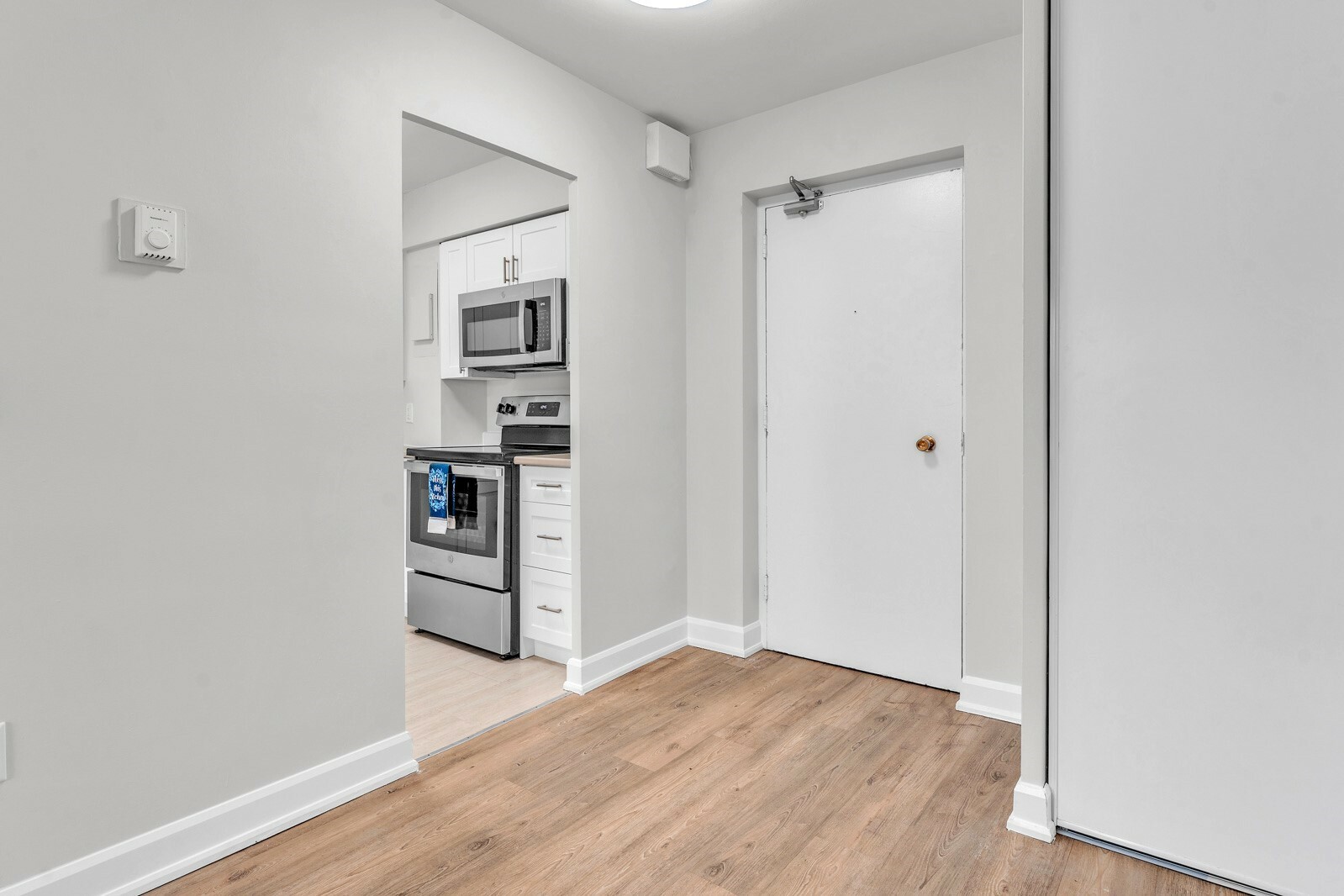 Frontenac Arms Apartments - Photo 7