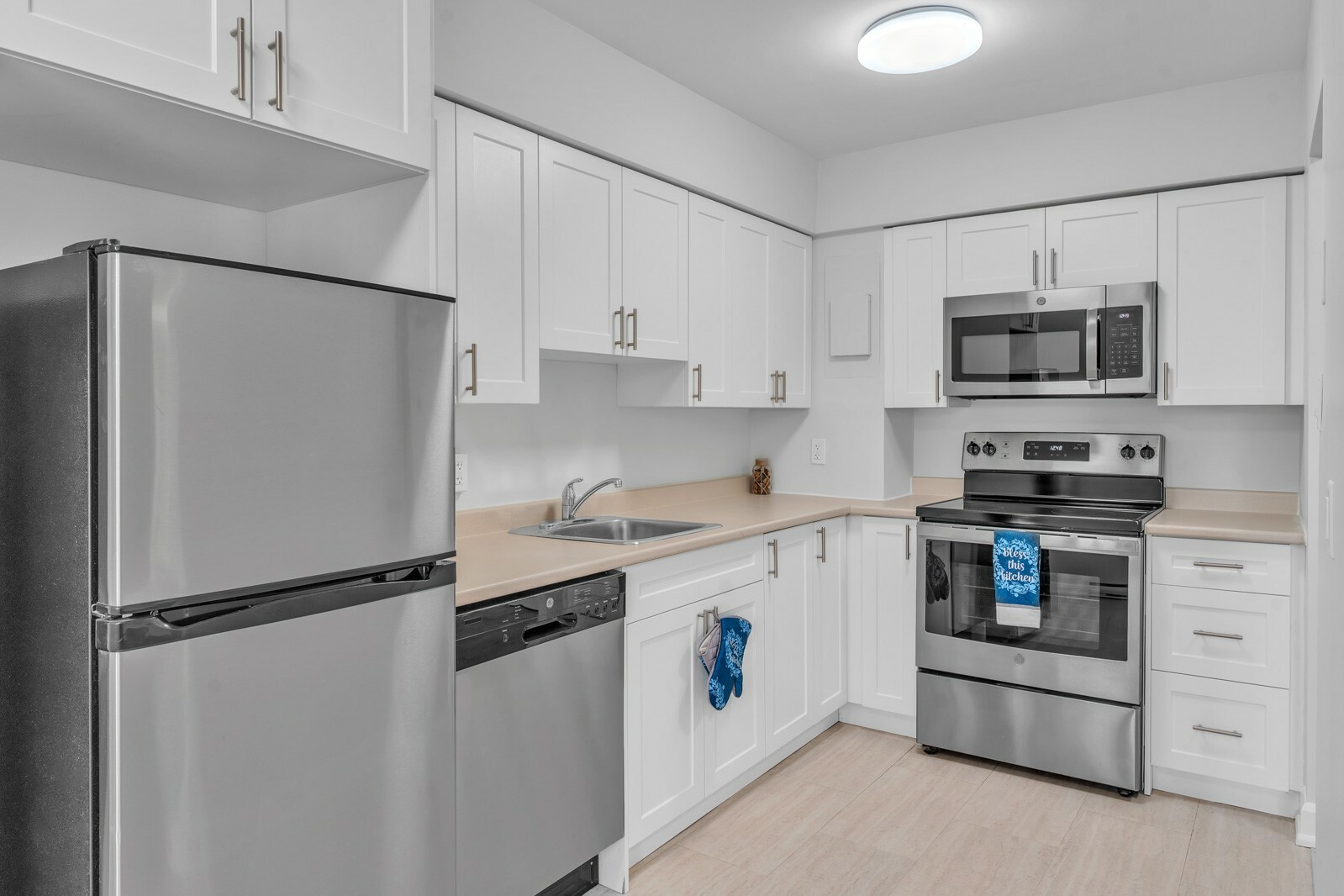 Frontenac Arms Apartments - Photo 8