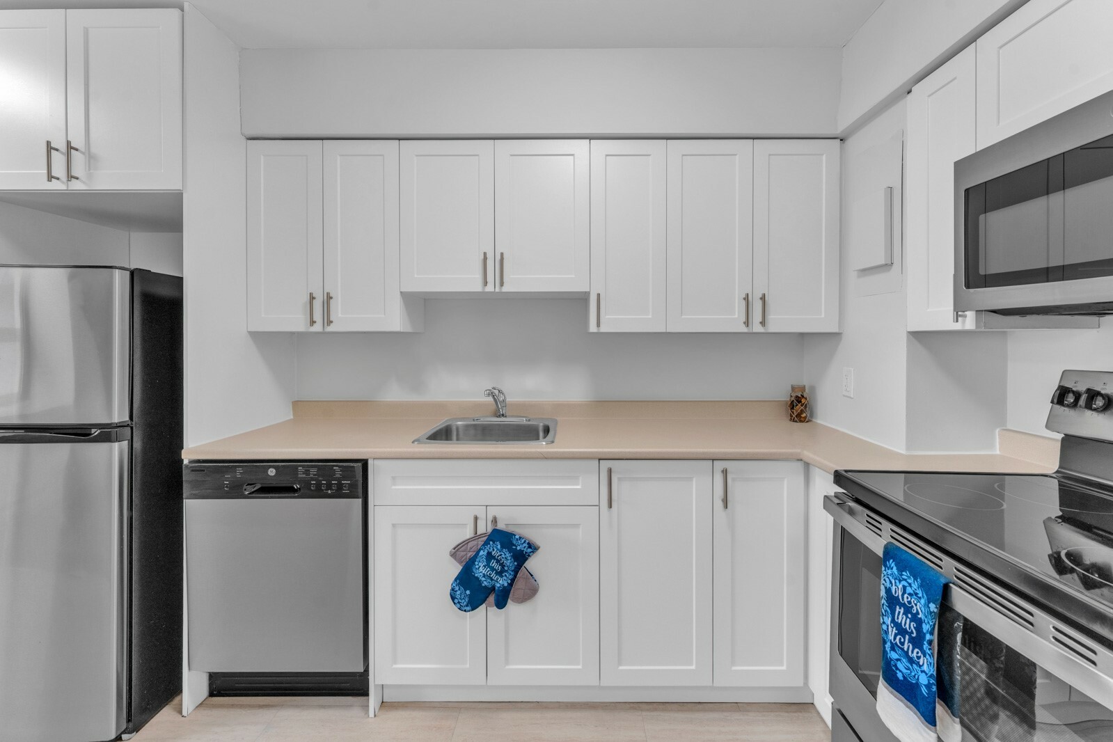 Frontenac Arms Apartments - Photo 9