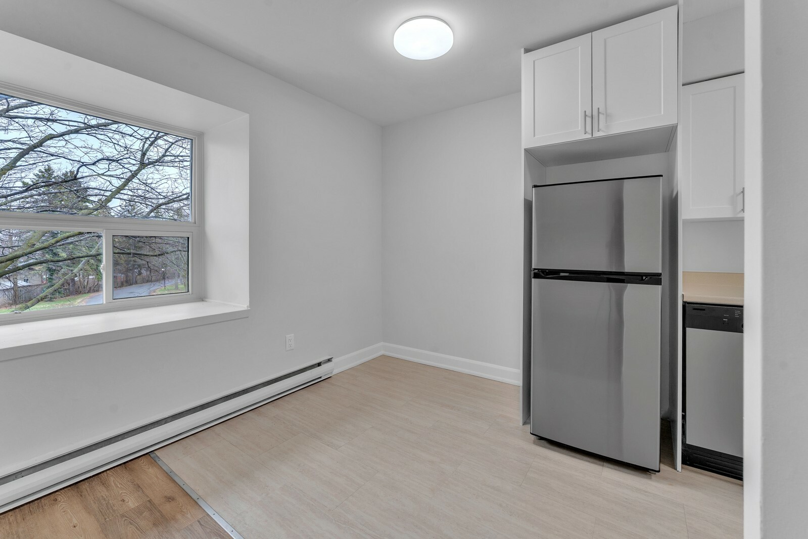 Frontenac Arms Apartments - Photo 11