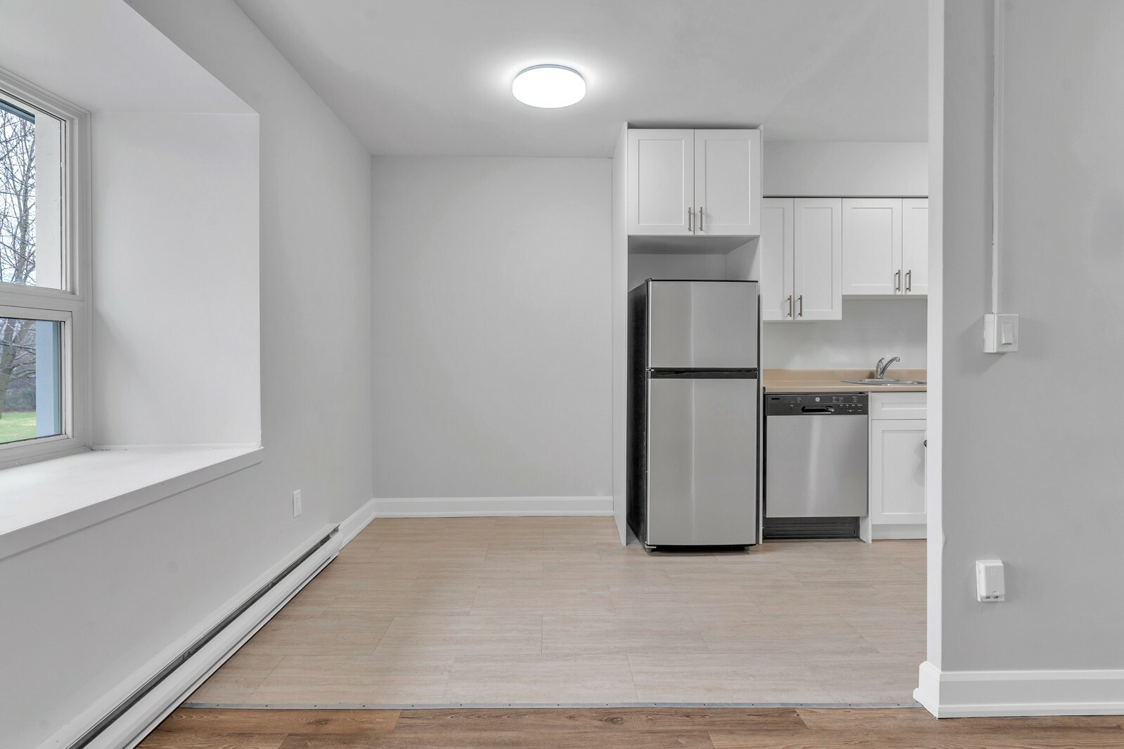 Frontenac Arms Apartments - Photo 12