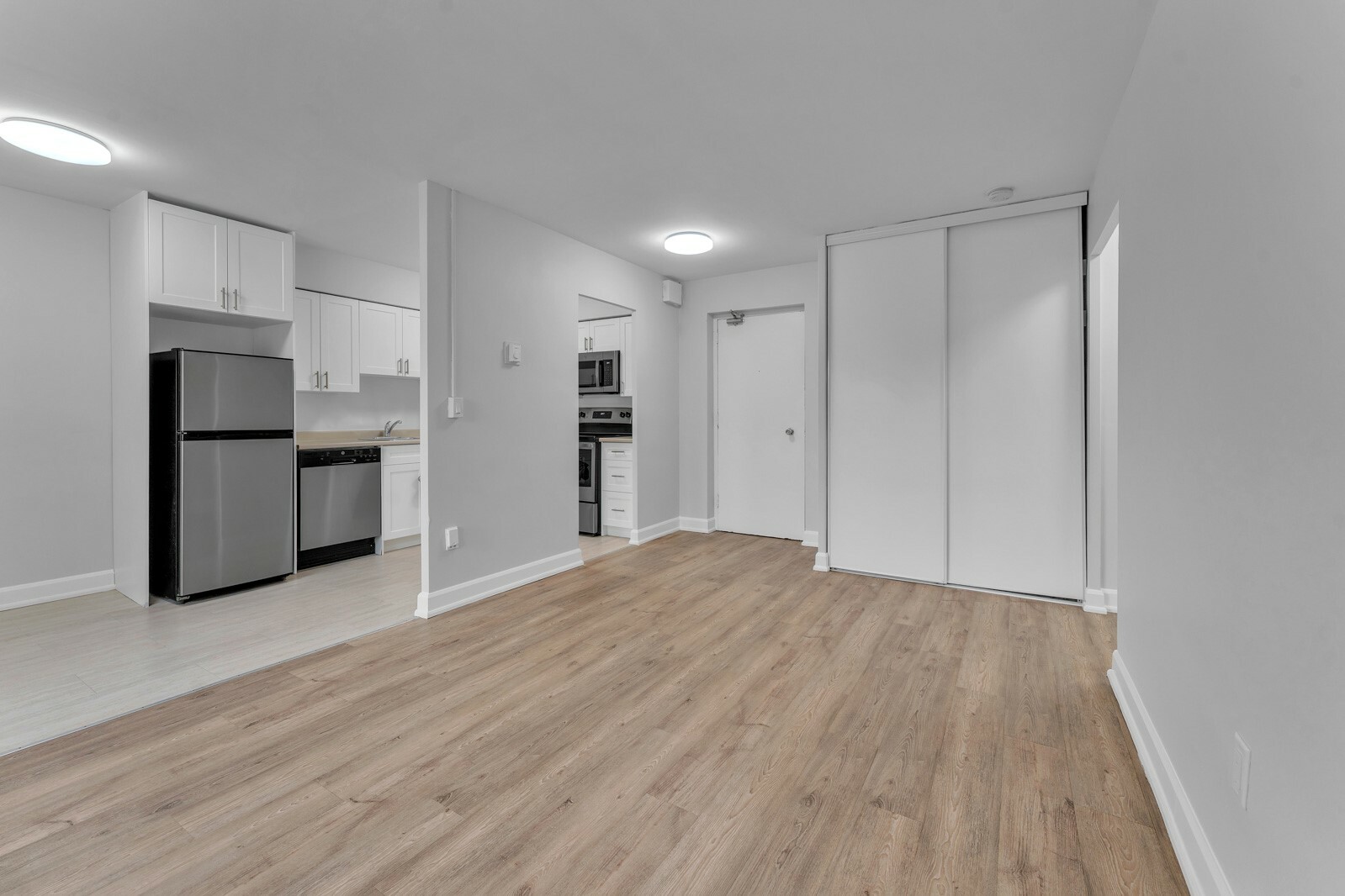 Frontenac Arms Apartments - Photo 14