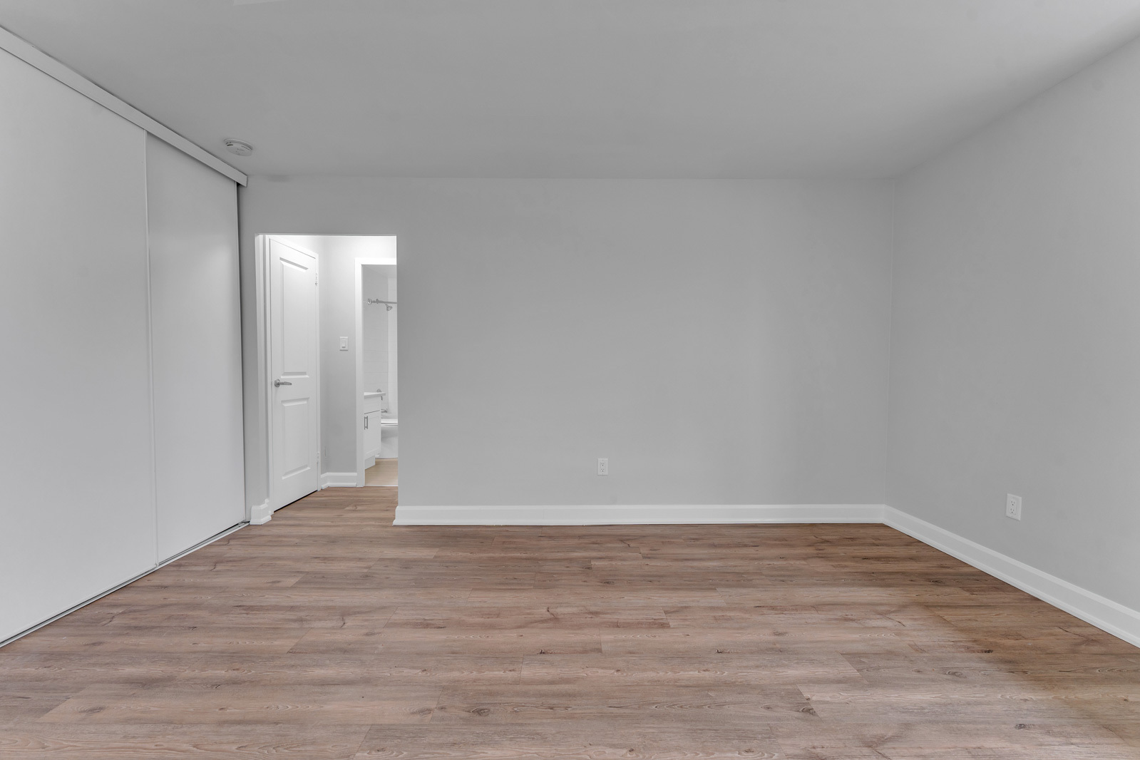 Frontenac Arms Apartments - Photo 15