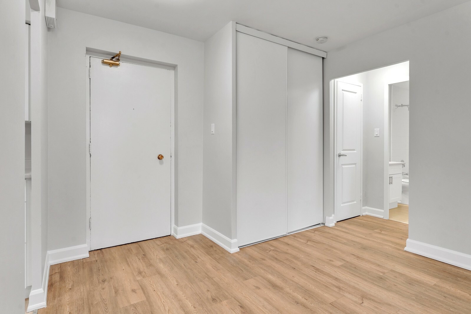 Frontenac Arms Apartments - Photo 16