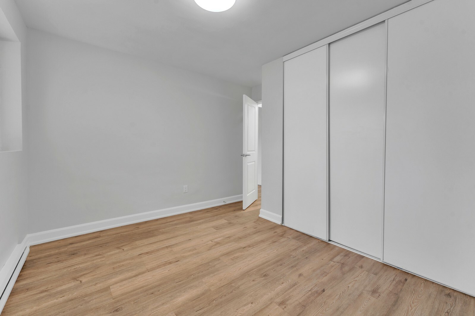 Frontenac Arms Apartments - Photo 18