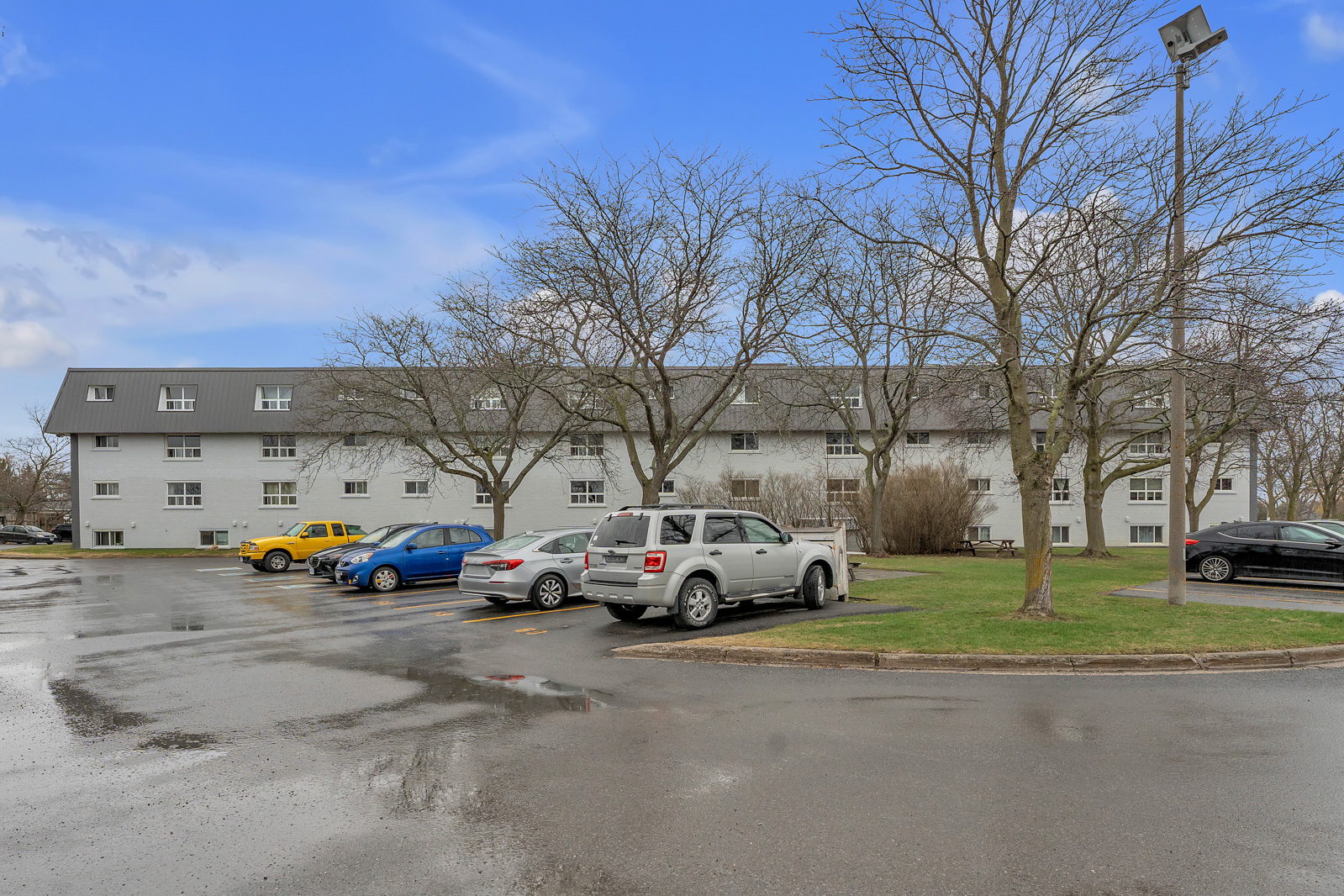 Frontenac Arms Apartments - Photo 22