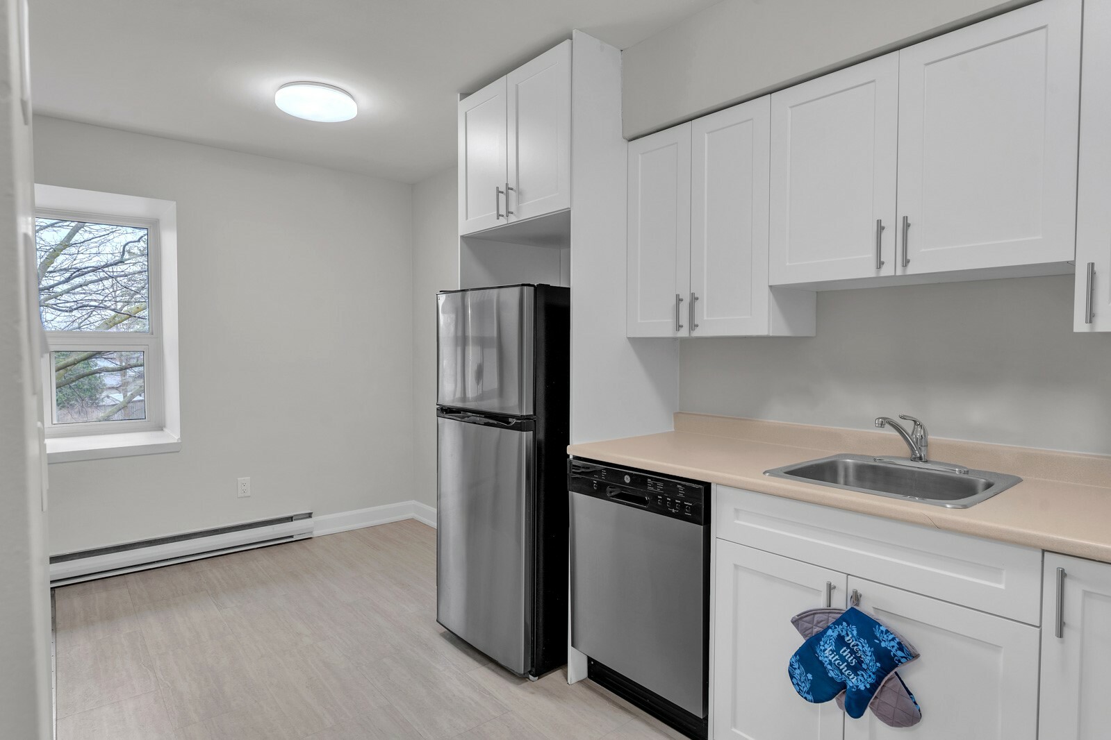 Frontenac Arms Apartments - Photo 10