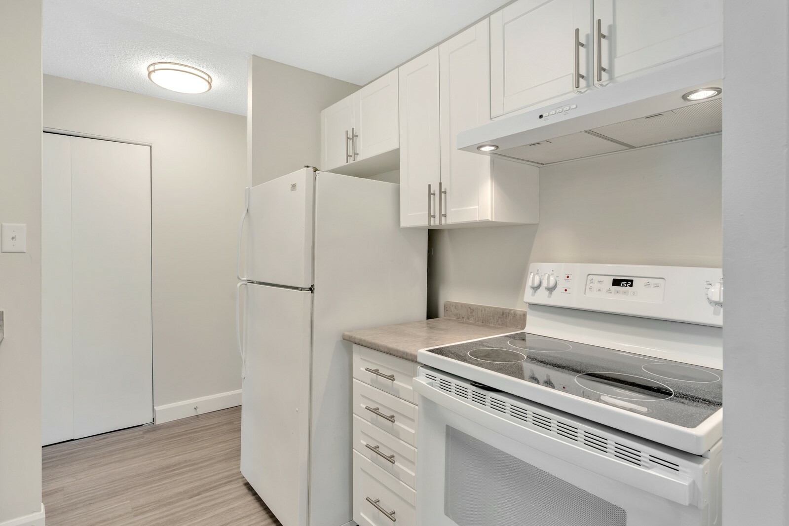Thomas Apartments - Photo 8