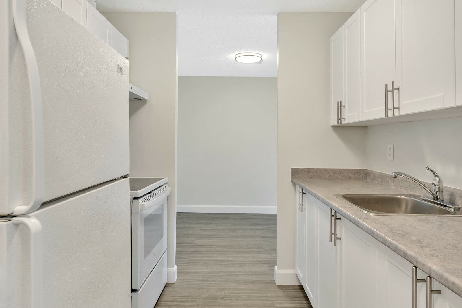 Thomas Apartments - Photo 9
