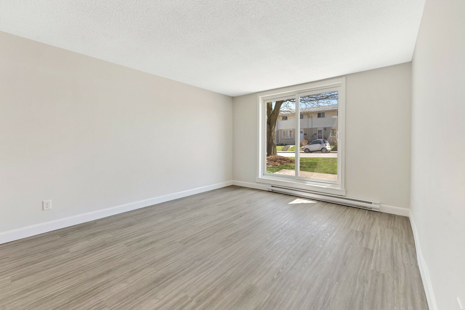 Thomas Apartments - Photo 11