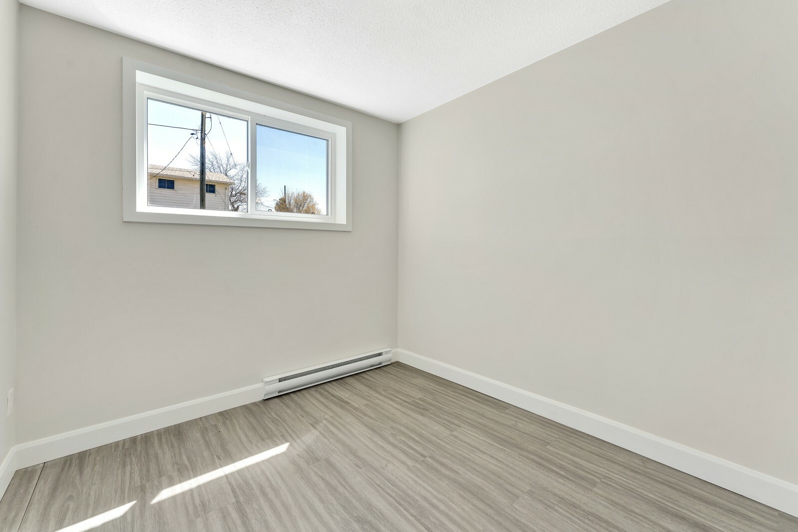Thomas Apartments - Photo 16