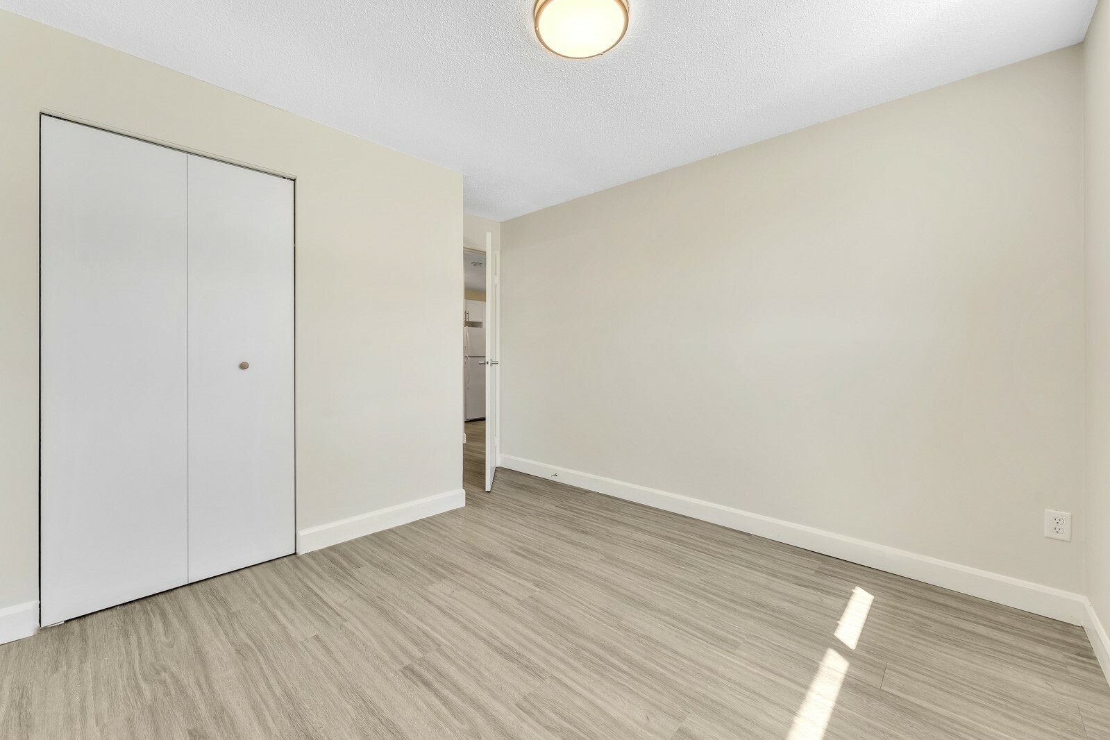 Thomas Apartments - Photo 18