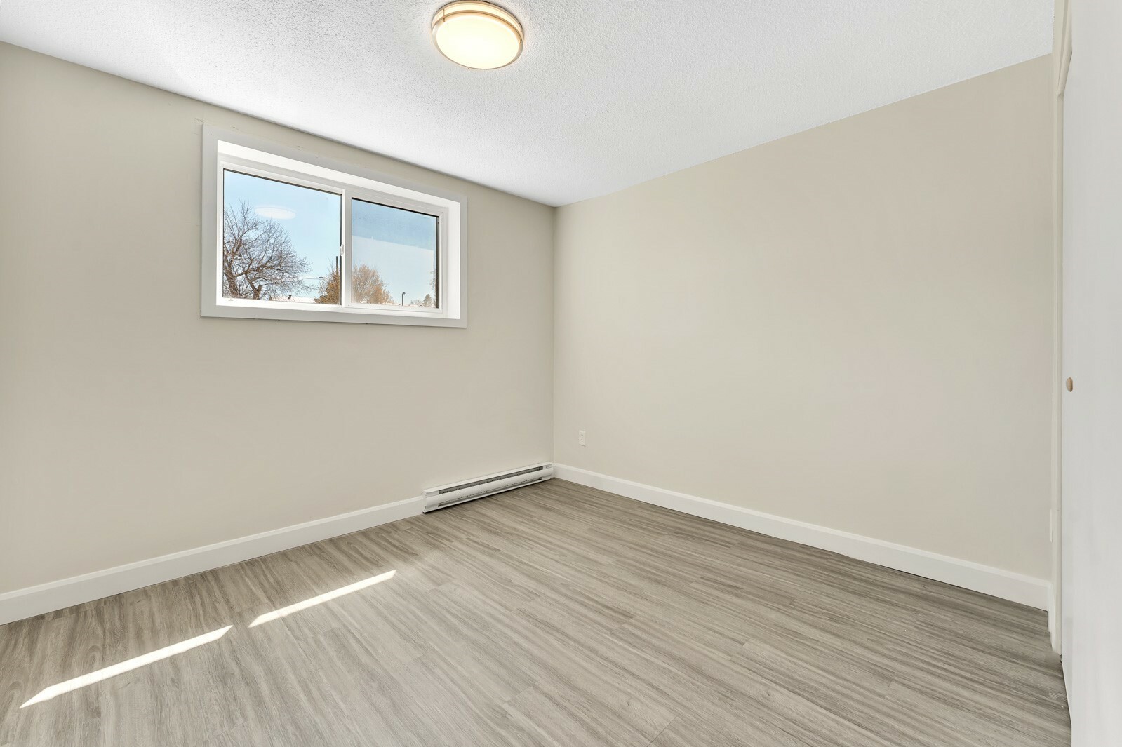 Thomas Apartments - Photo 20