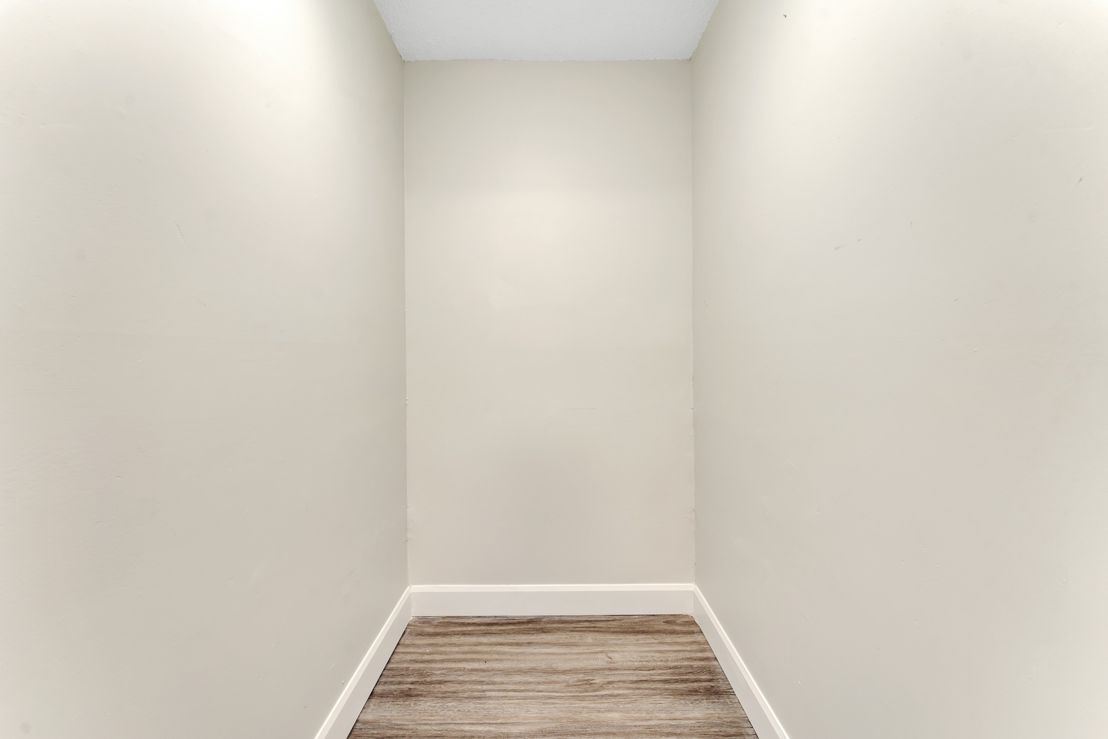 Thomas Apartments - Photo 21