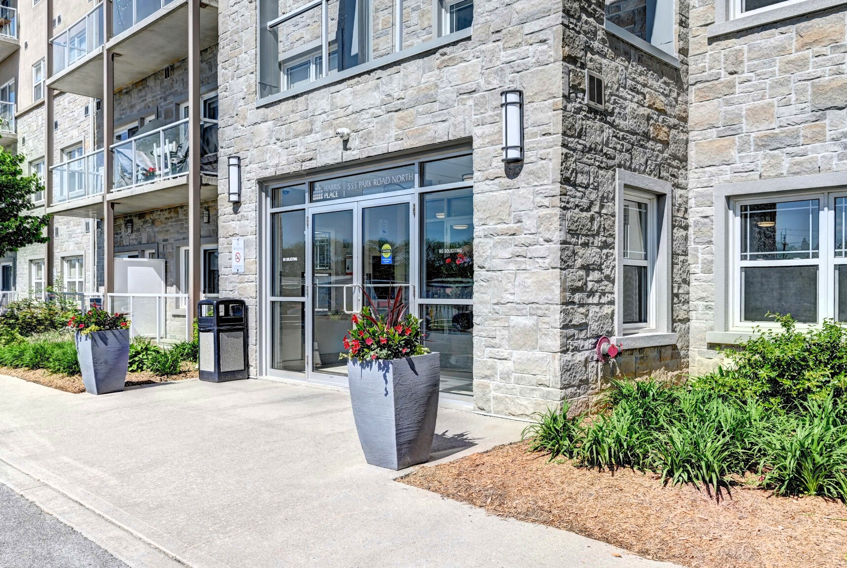 Harris Place Apartments - Photo 3