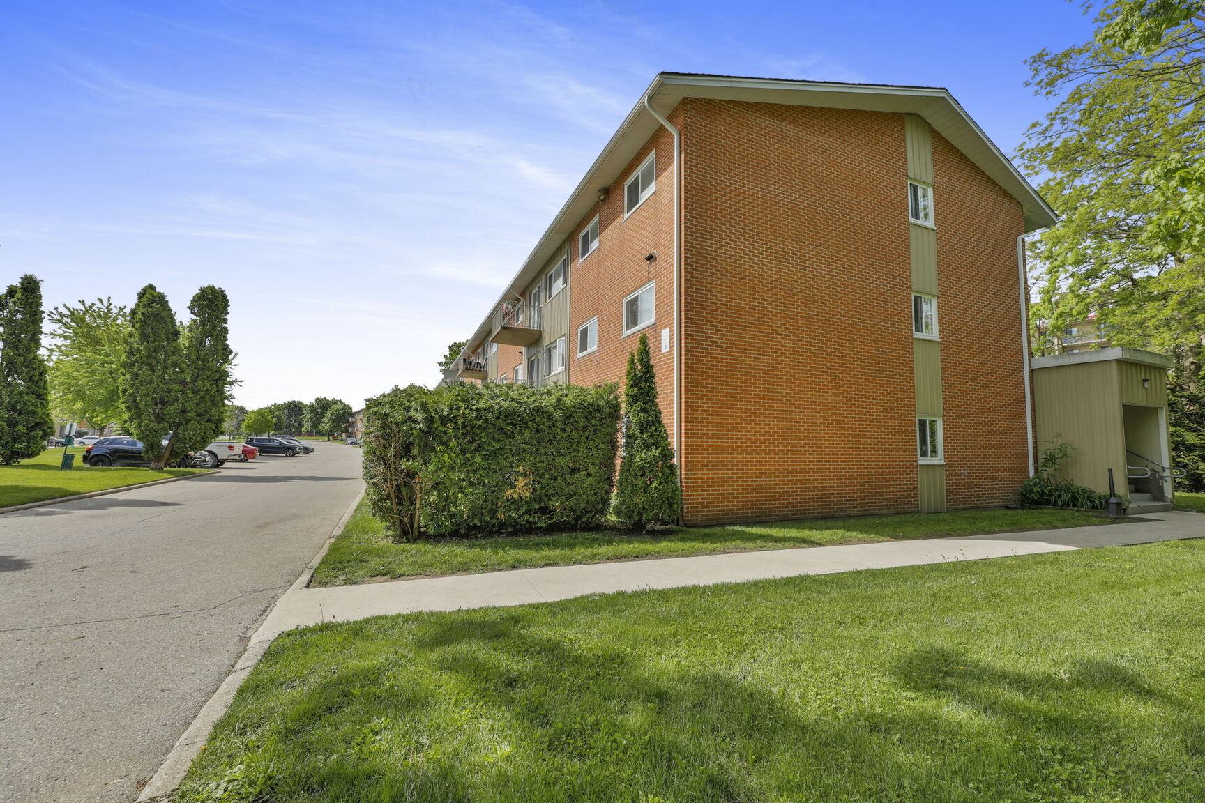 Huron Village Apartments - Photo 2