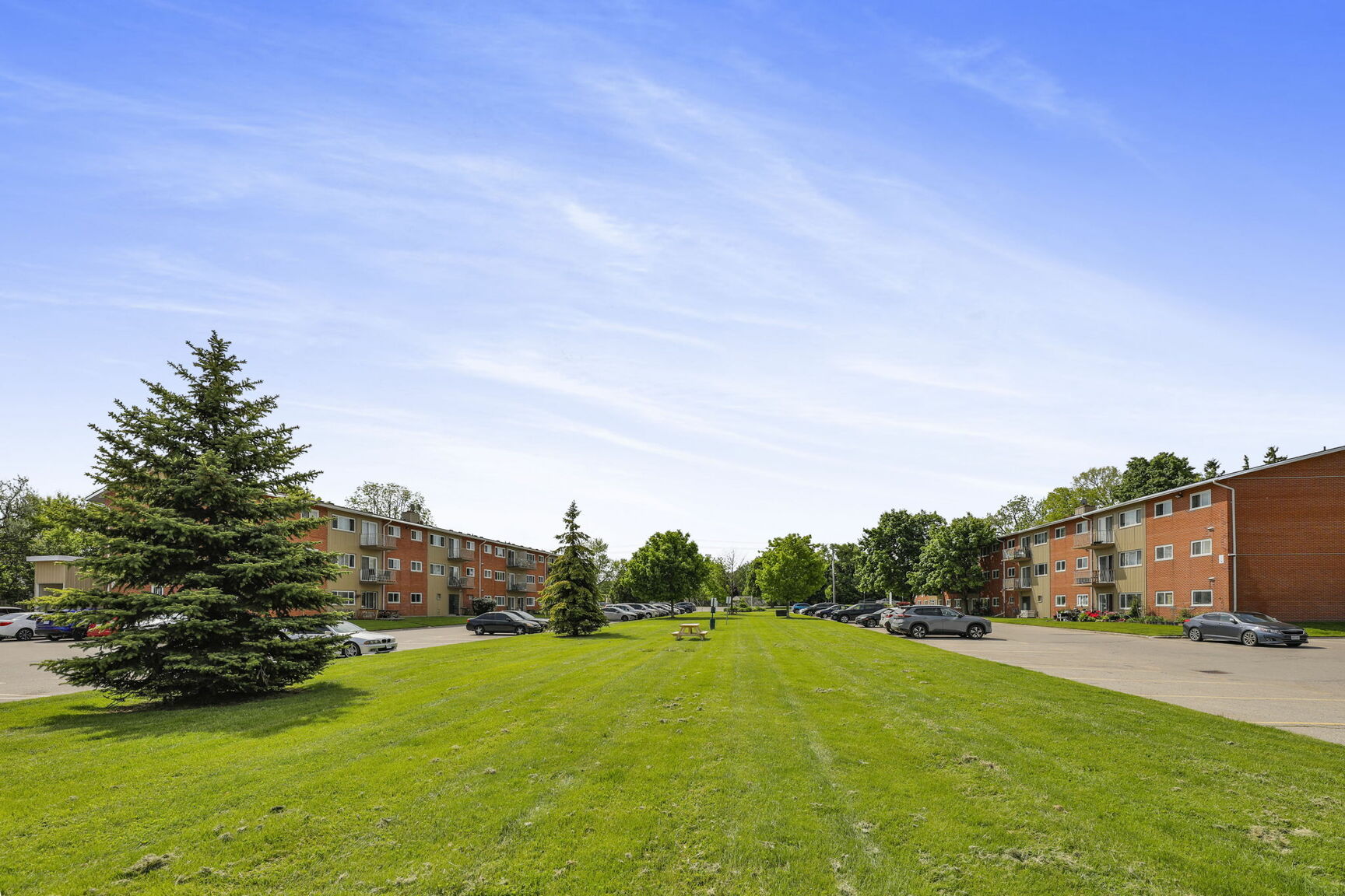 Huron Village Apartments - Photo 3