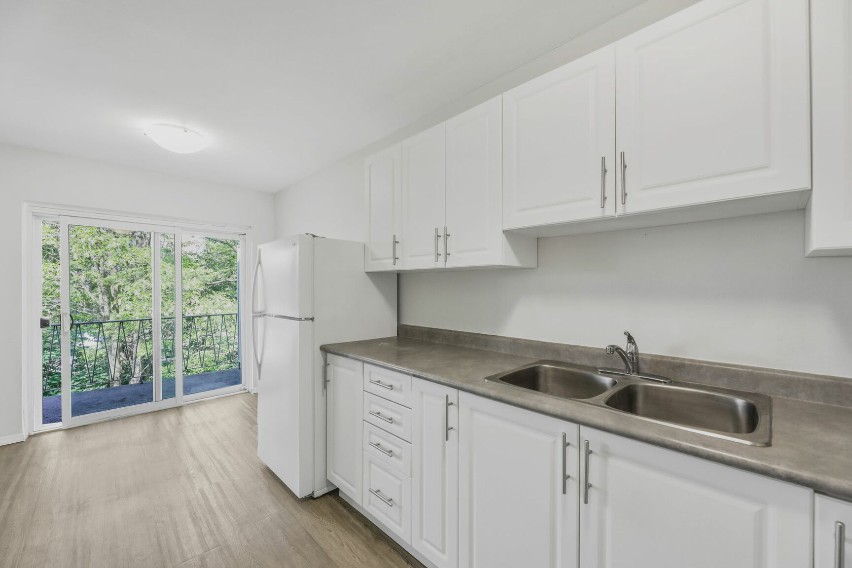 Huron Village Apartments - Photo 6