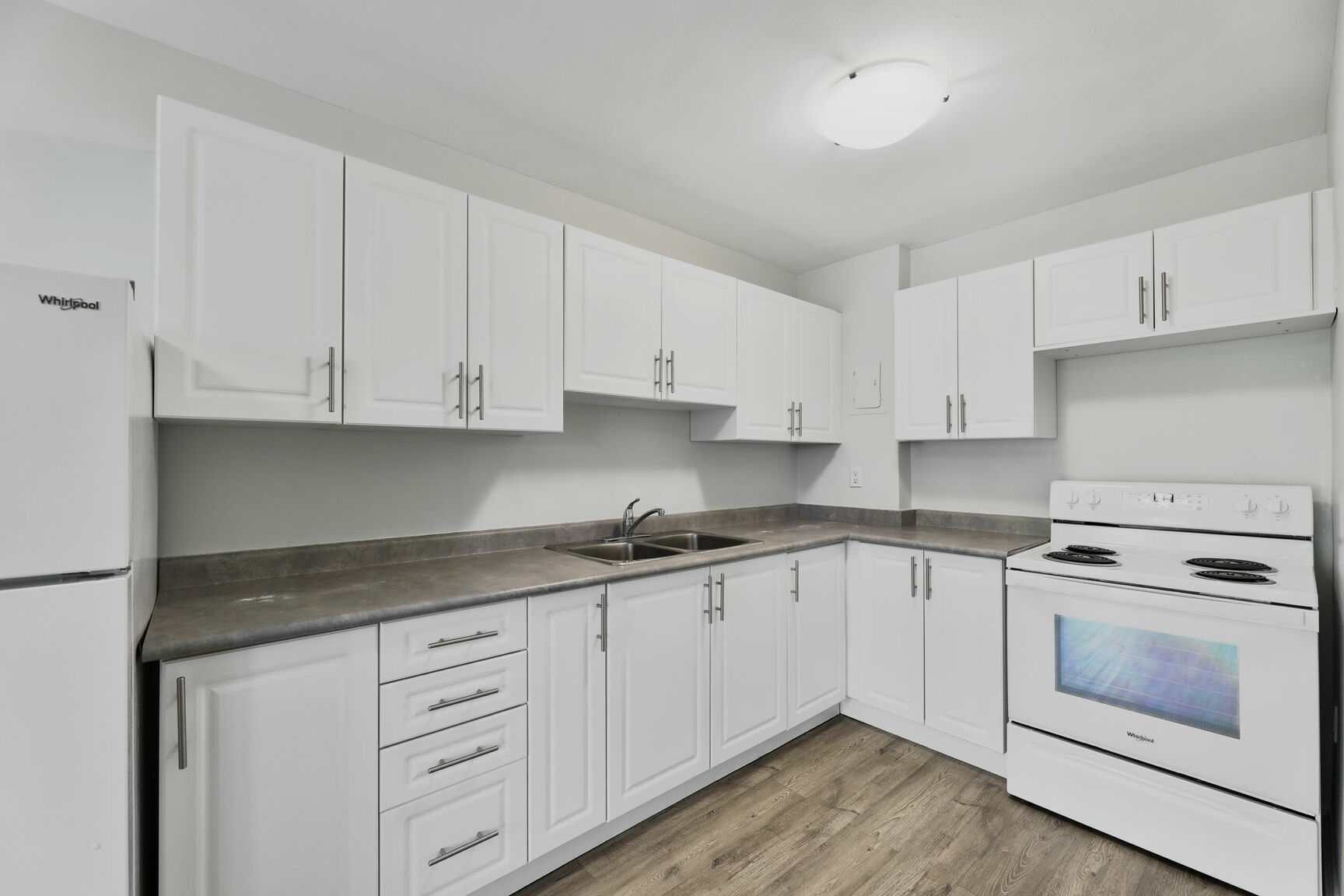 Huron Village Apartments - Photo 7