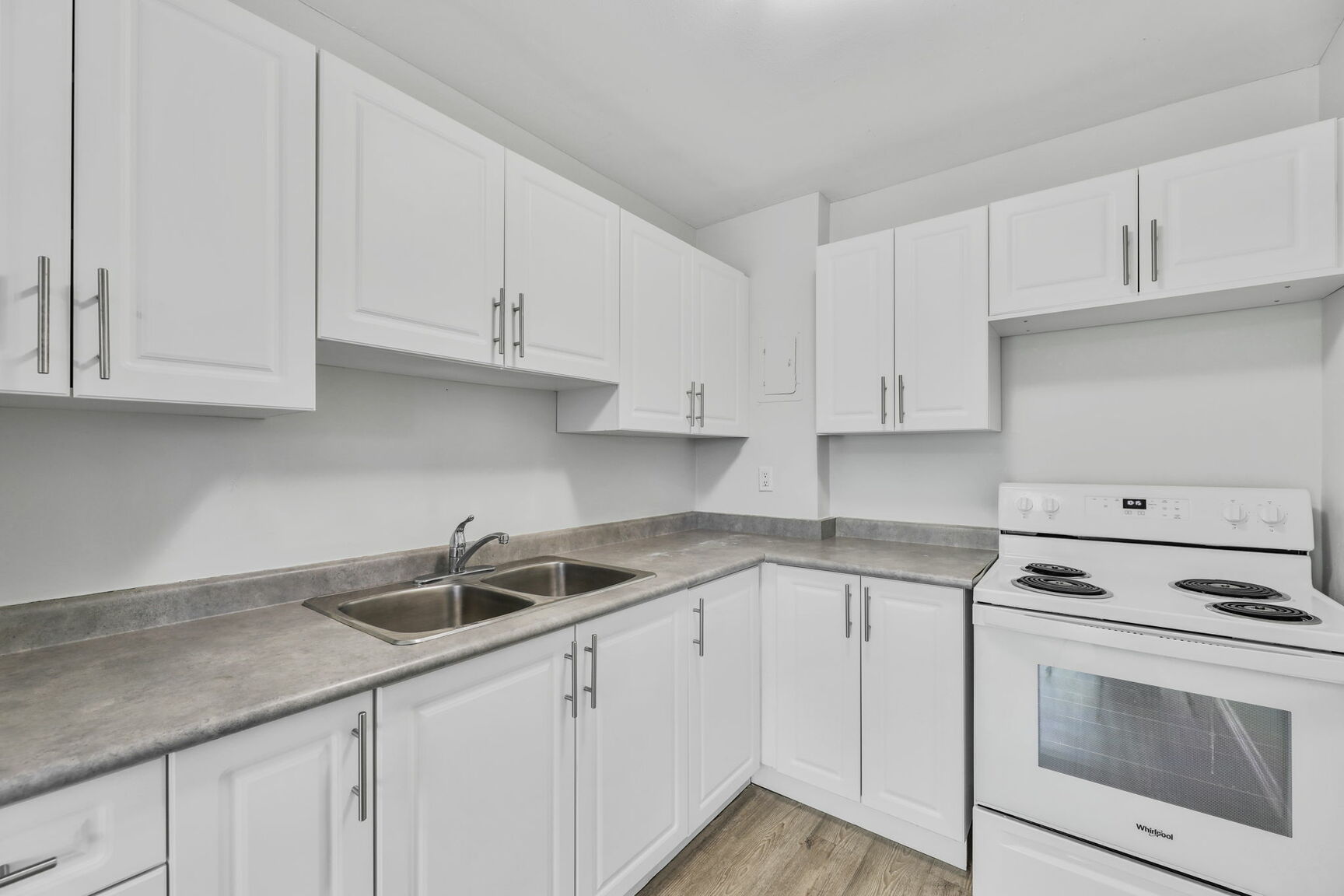 Huron Village Apartments - Photo 8