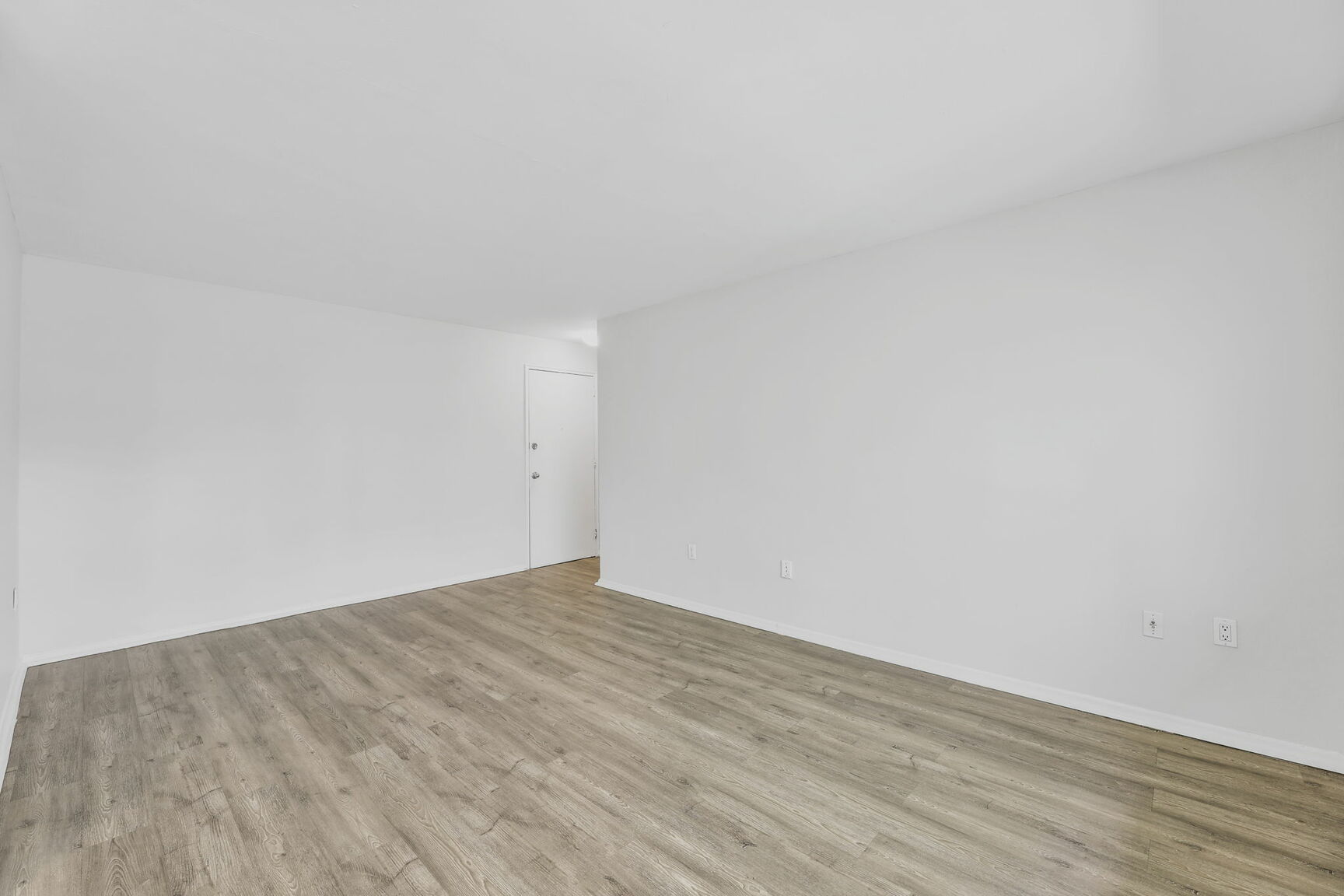 Huron Village Apartments - Photo 10