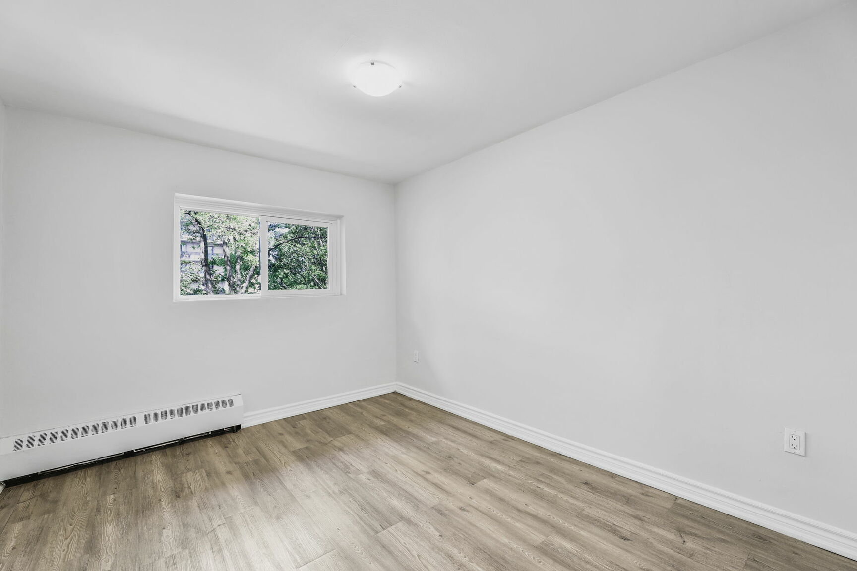 Huron Village Apartments - Photo 11