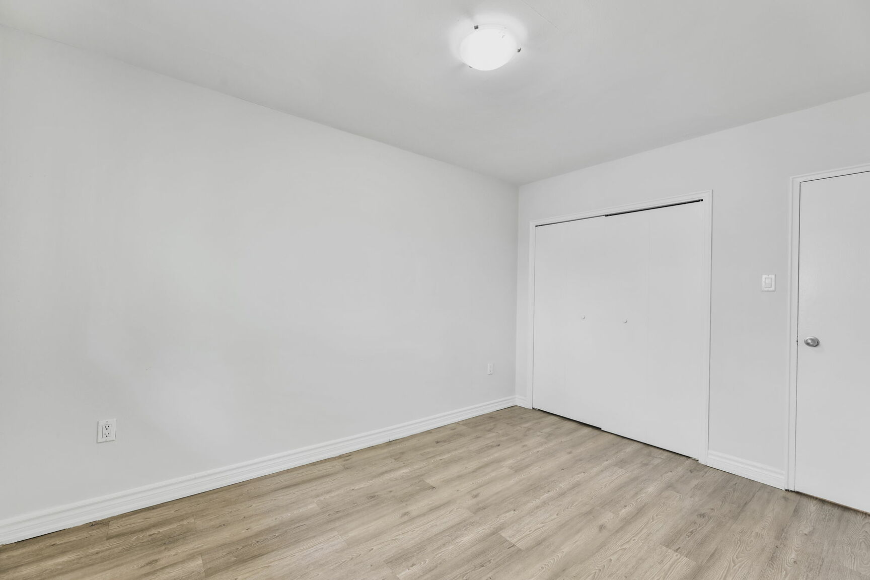 Huron Village Apartments - Photo 12