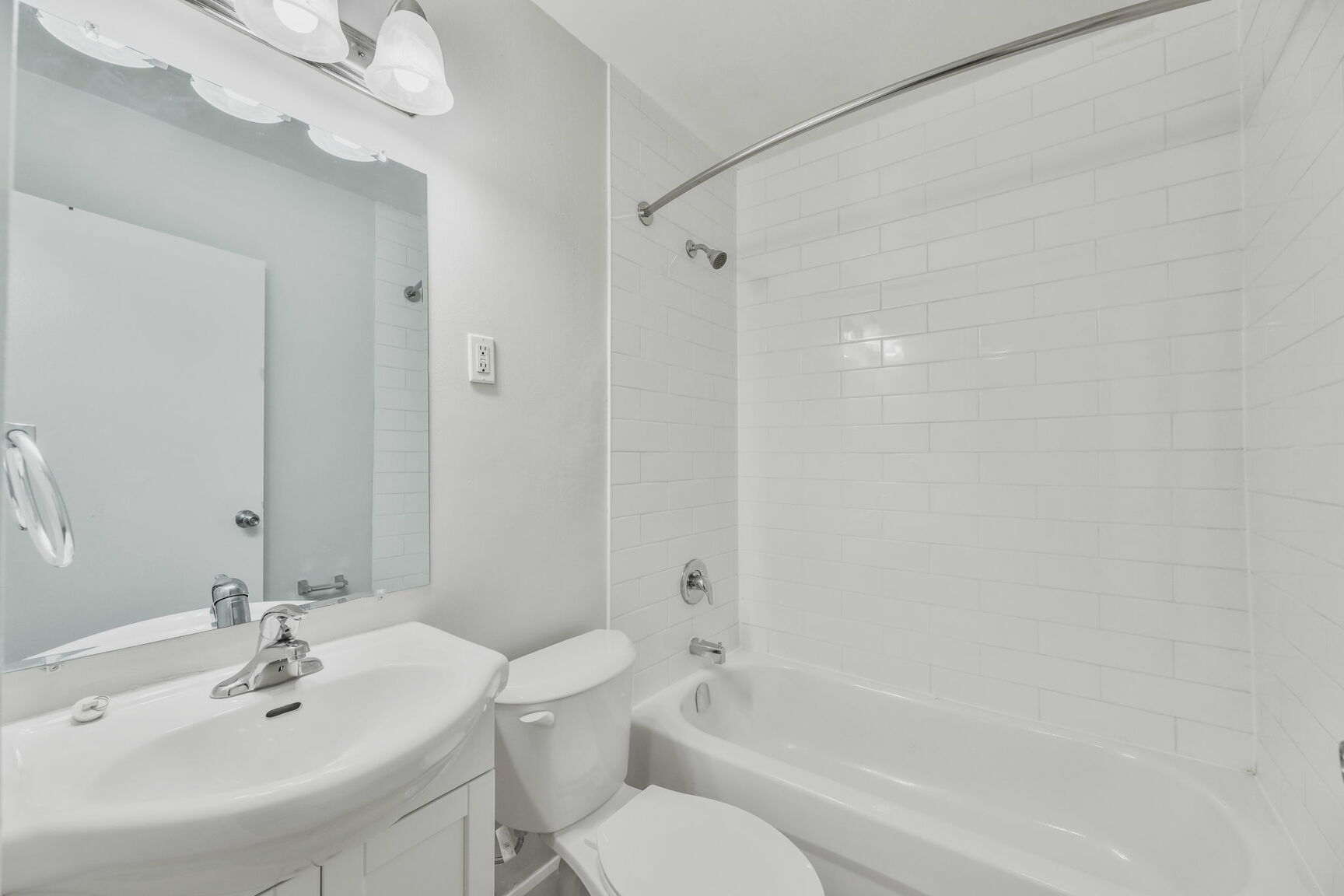 Huron Village Apartments - Photo 13