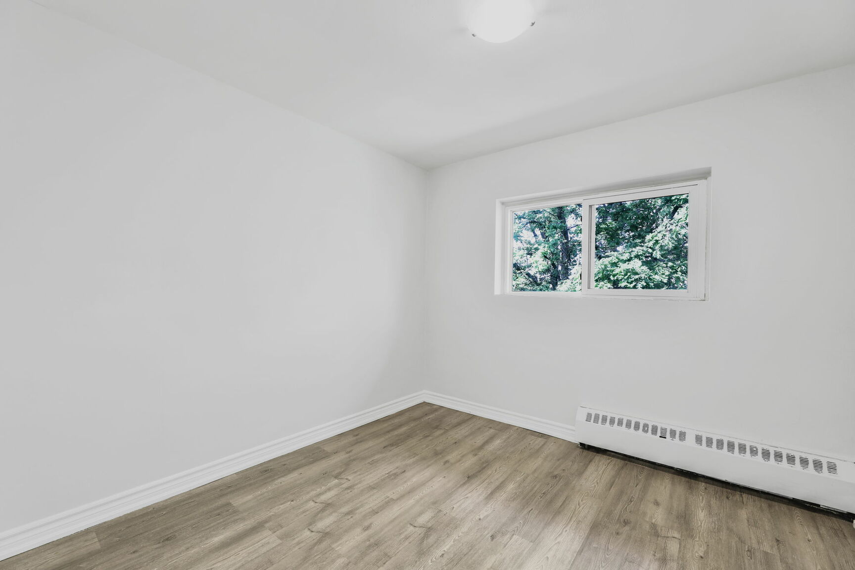 Huron Village Apartments - Photo 15
